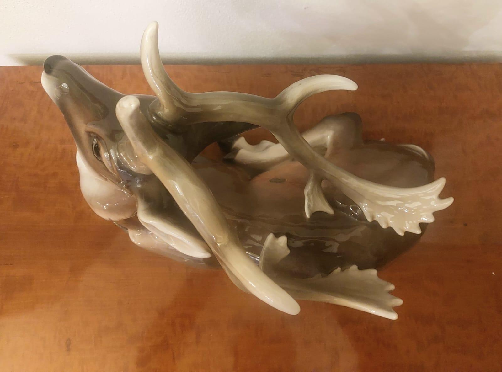 Céramique Scultura en céramique Goldscheider raffigurante un cervo en vente