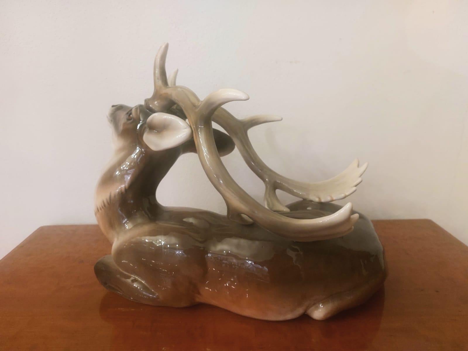 Scultura en céramique Goldscheider raffigurante un cervo en vente 2