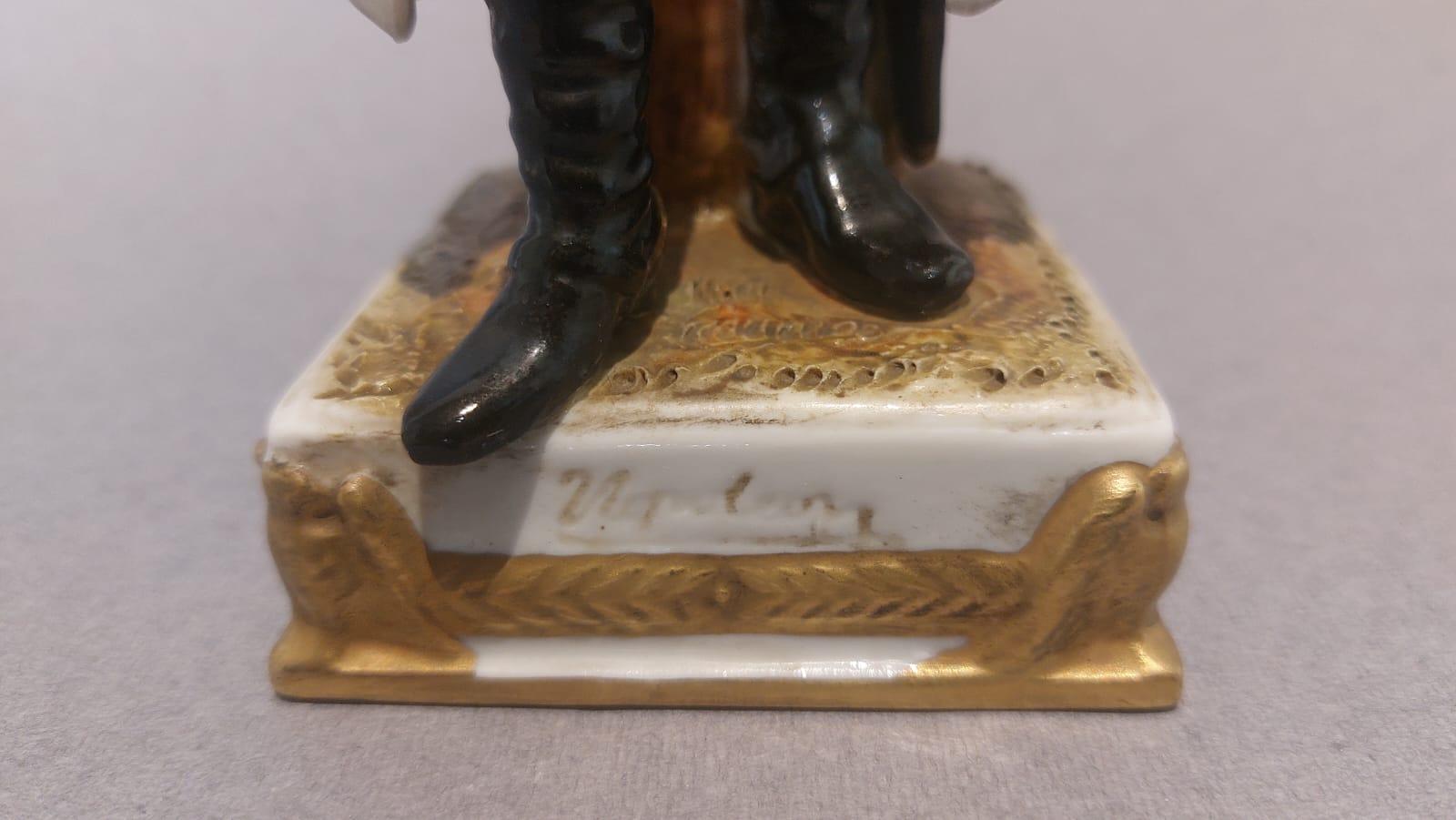 19th Century Sculpture en céramique représentant Napoléon Bonaparte en vente