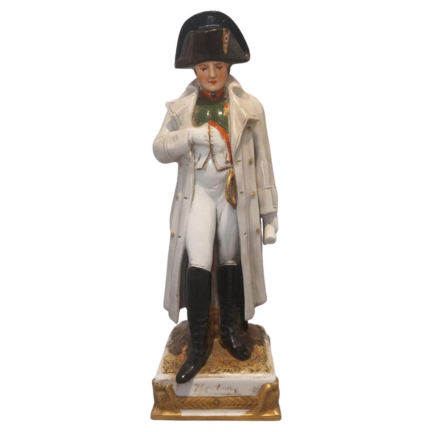 Keramische Skulptur, die Napoleon Bonaparte darstellt