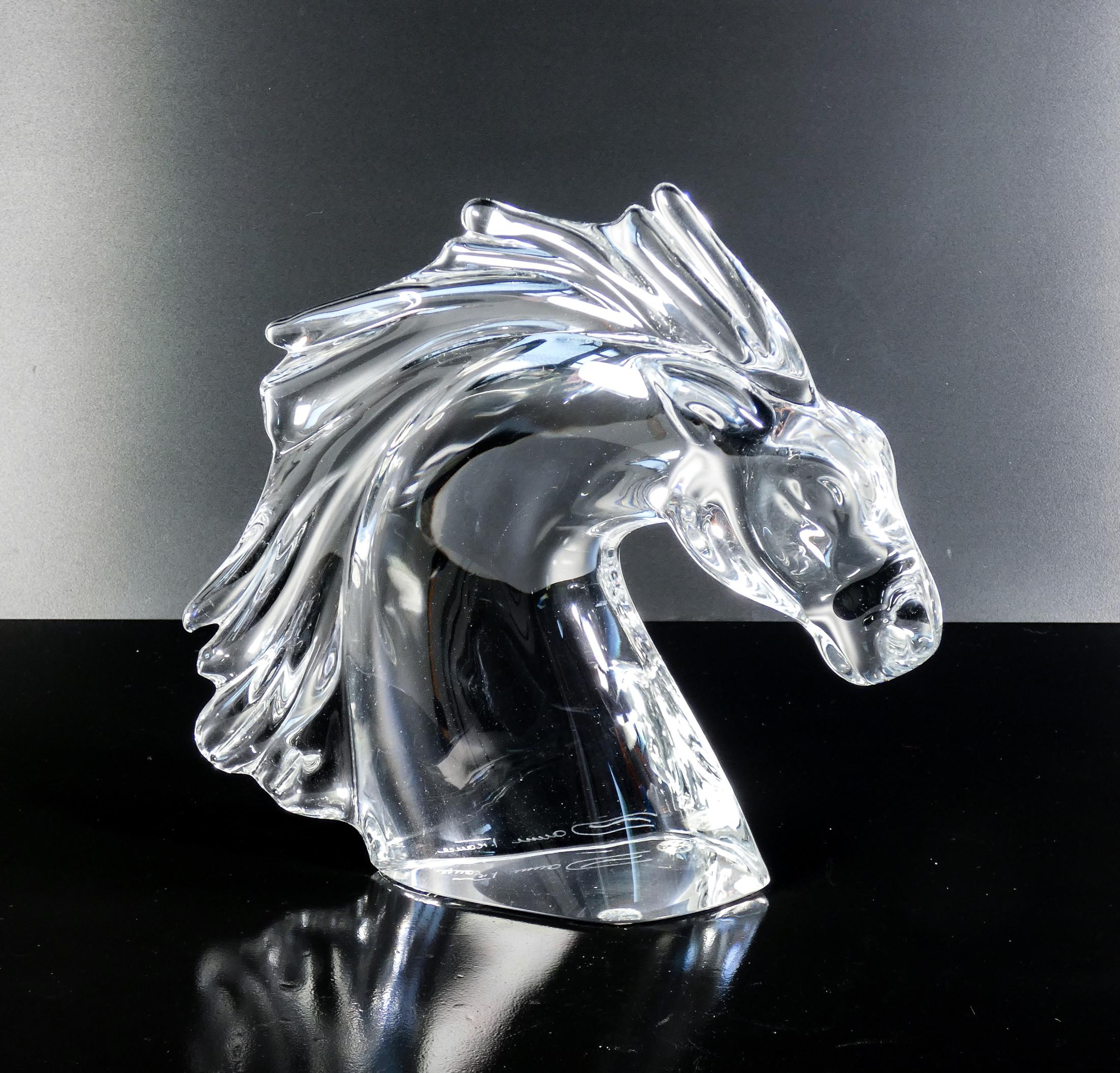 Scultura in cristallo
DAUM France
Testa di Cavallo.

ORIGINE
Francia

PERIODO
Anni 90

MARCA
DAUM France
La vetreria Daum France è una storica manifattura francese di cristallo artistico, fondata a Nancy nel 1878 da Jean Daum.
Rinomata per la sua