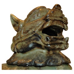 Scultura in giada raffigurante un Cane di Fo