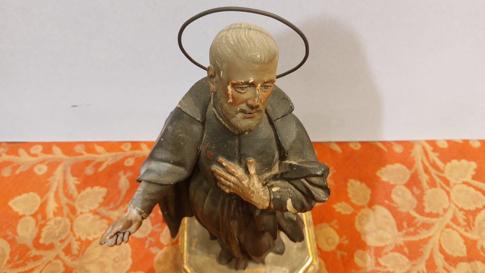 Lacquered wood sculpture depicting St. Philip Neri For Sale 2