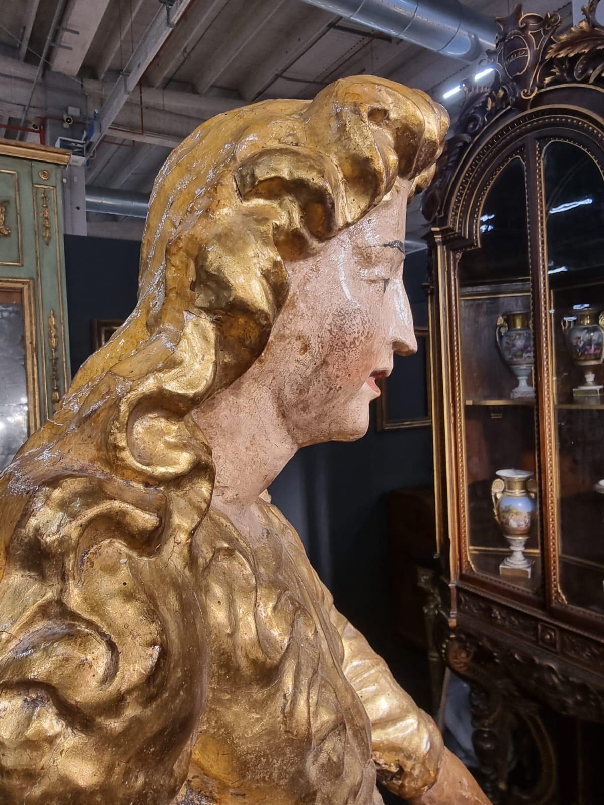 Gilt  16th century polychrome wood sculpture For Sale