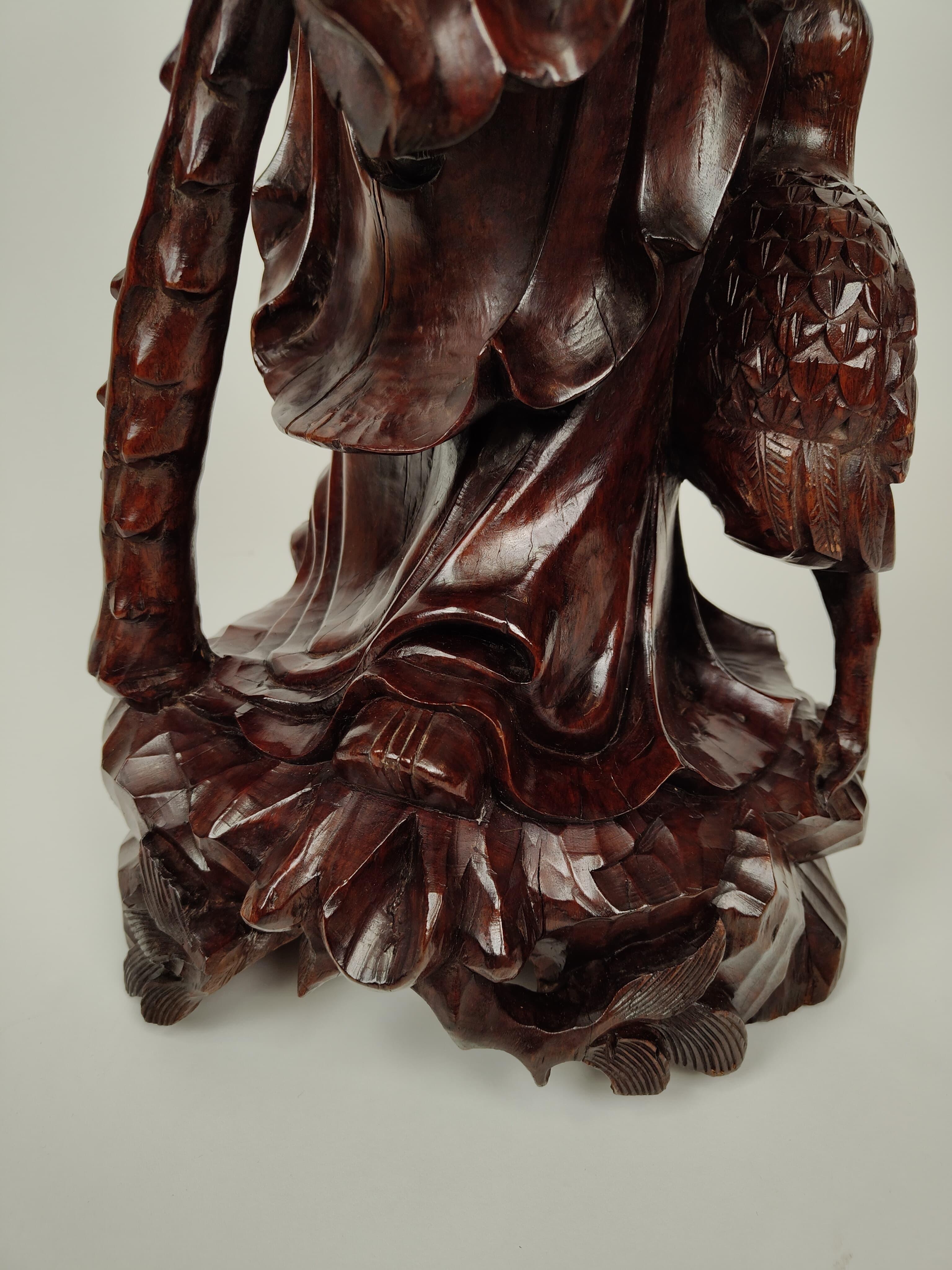 Sculpture en bois de teck représentant une sauge - vers 1890, Chine en vente 7