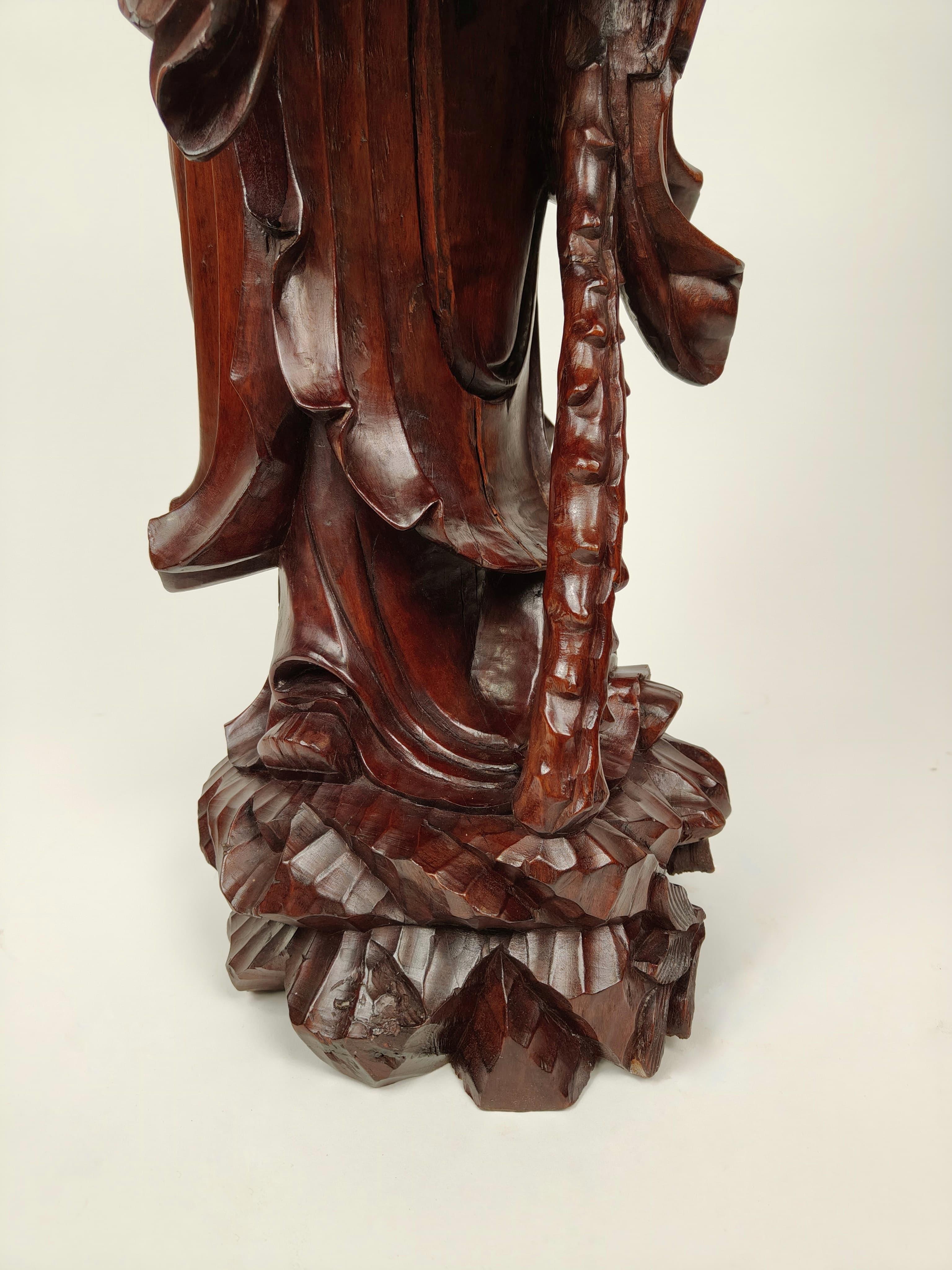 Sculpture en bois de teck représentant une sauge - vers 1890, Chine en vente 8