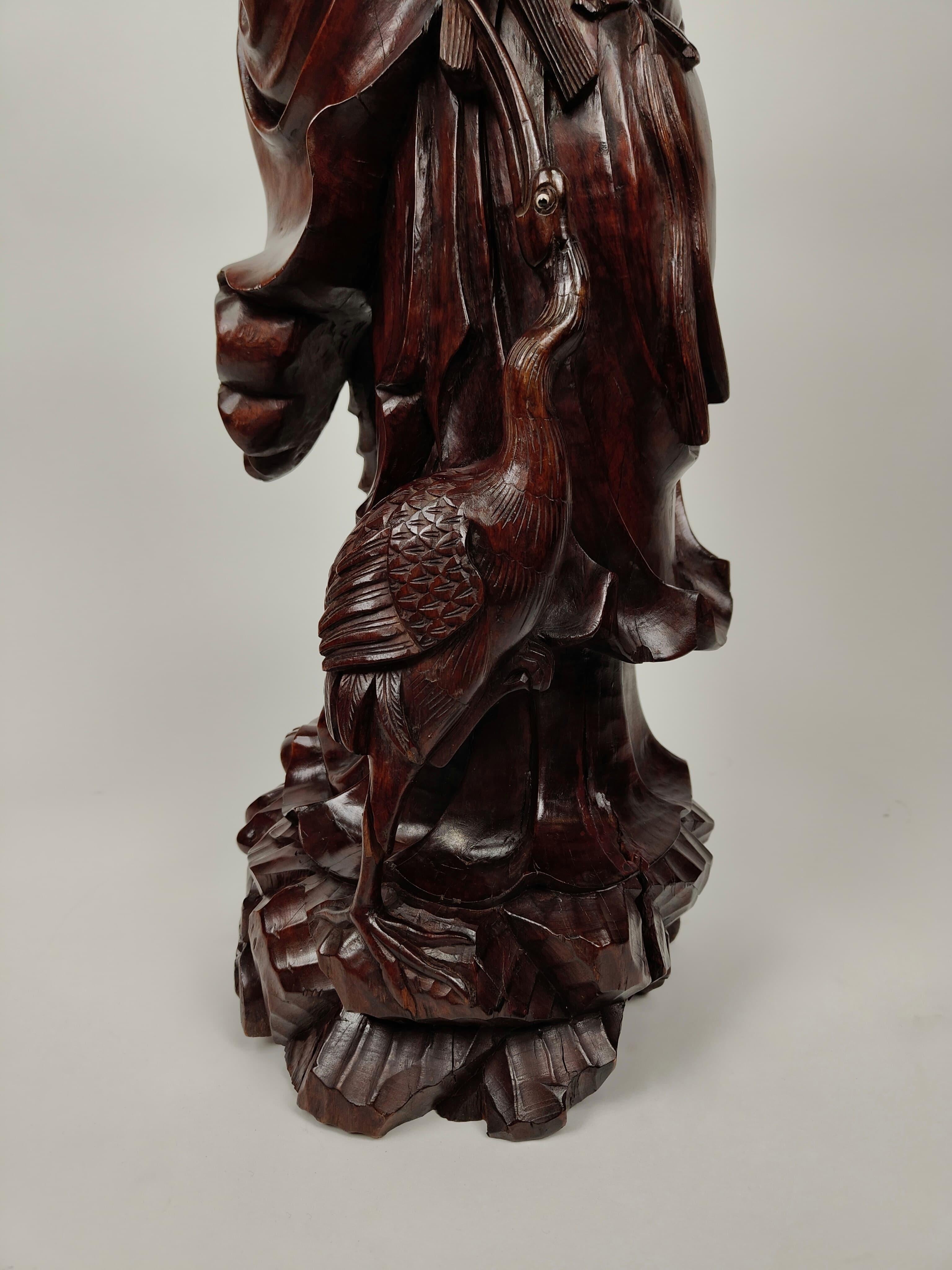 Sculpture en bois de teck représentant une sauge - vers 1890, Chine en vente 9