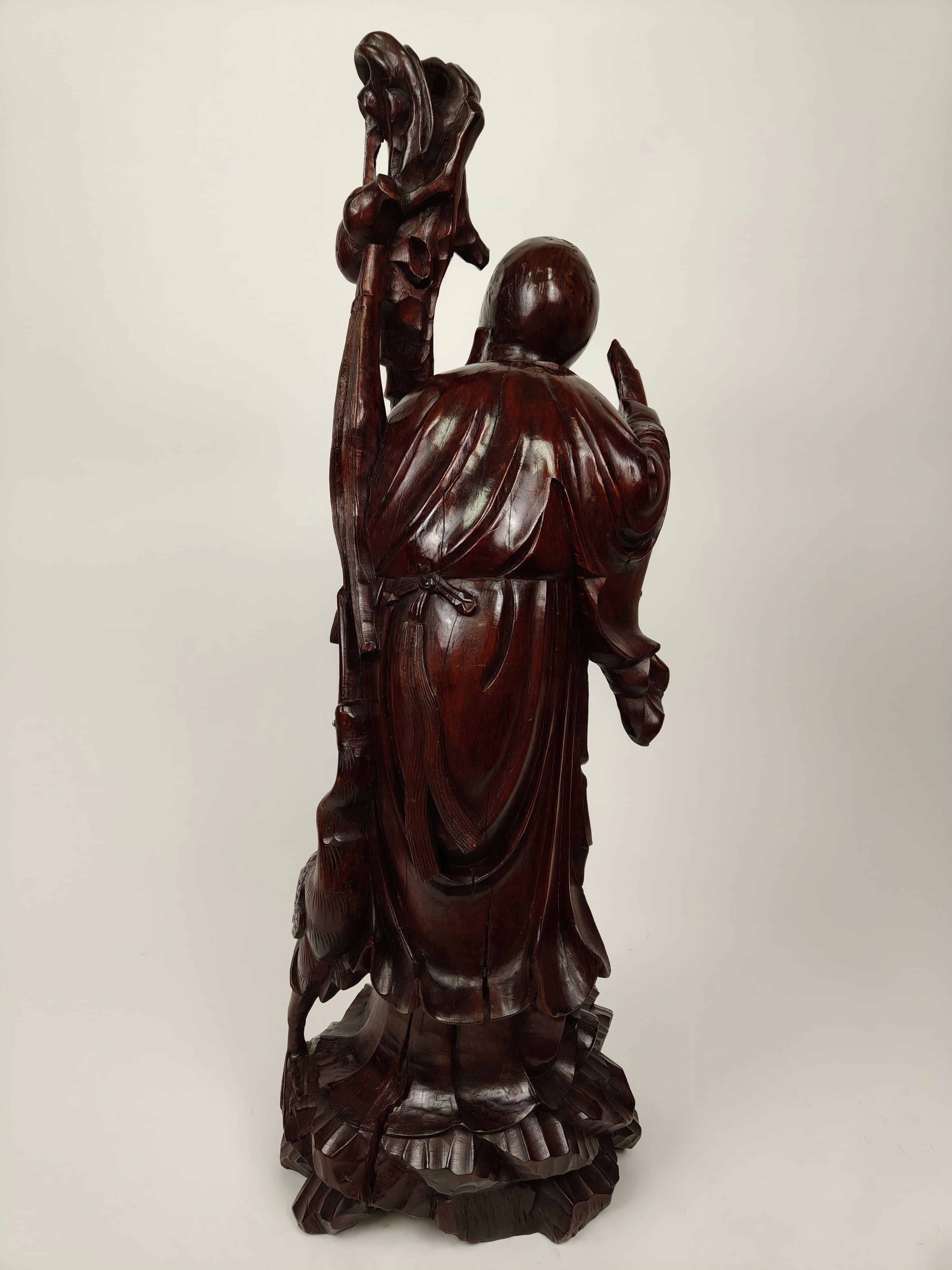 Chinese Sculpture en bois de teck représentant une sauge - vers 1890, Chine en vente