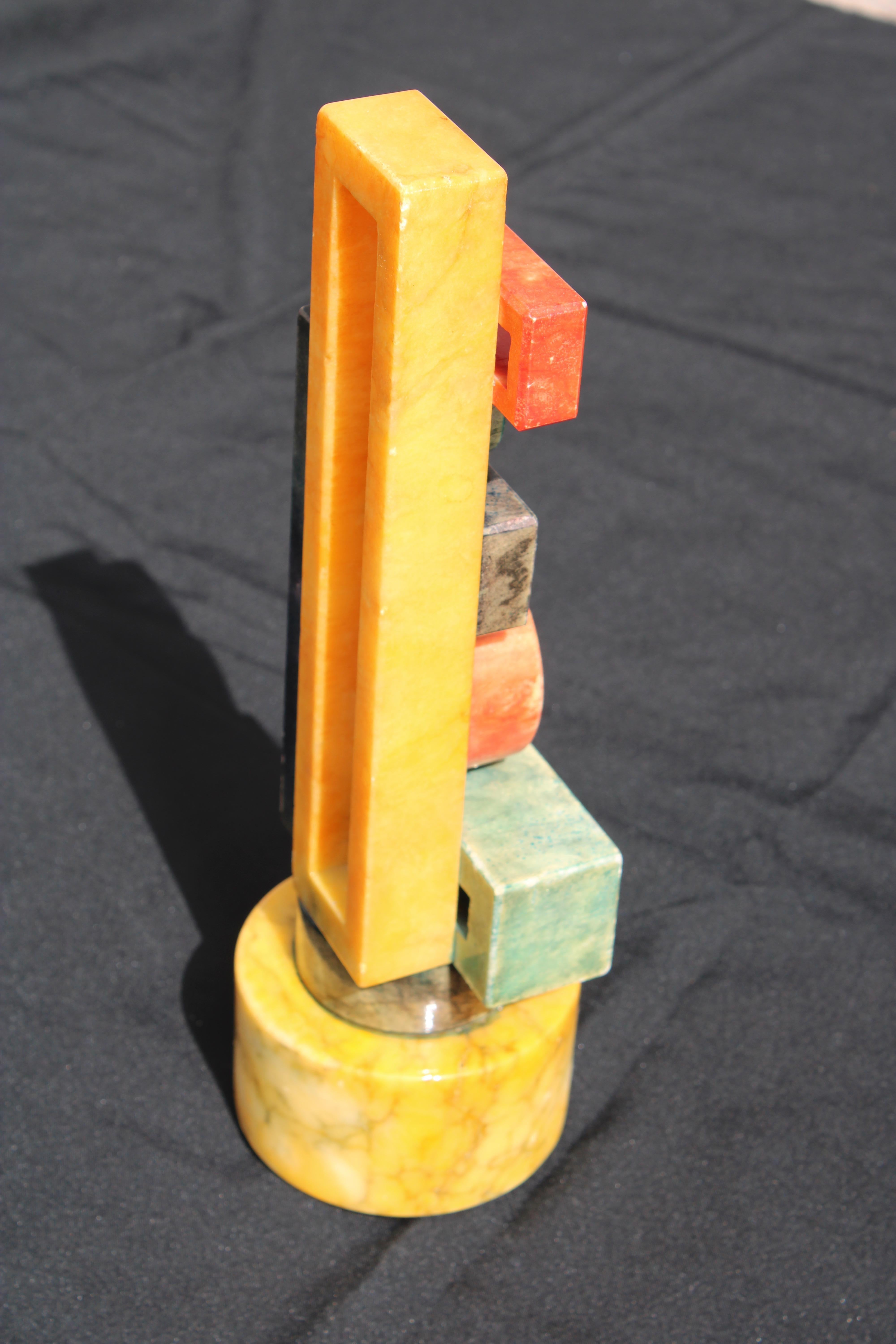 Scultura in Marmo Colorato Astratta Italia 1960 figure geometriche in vendita 1
