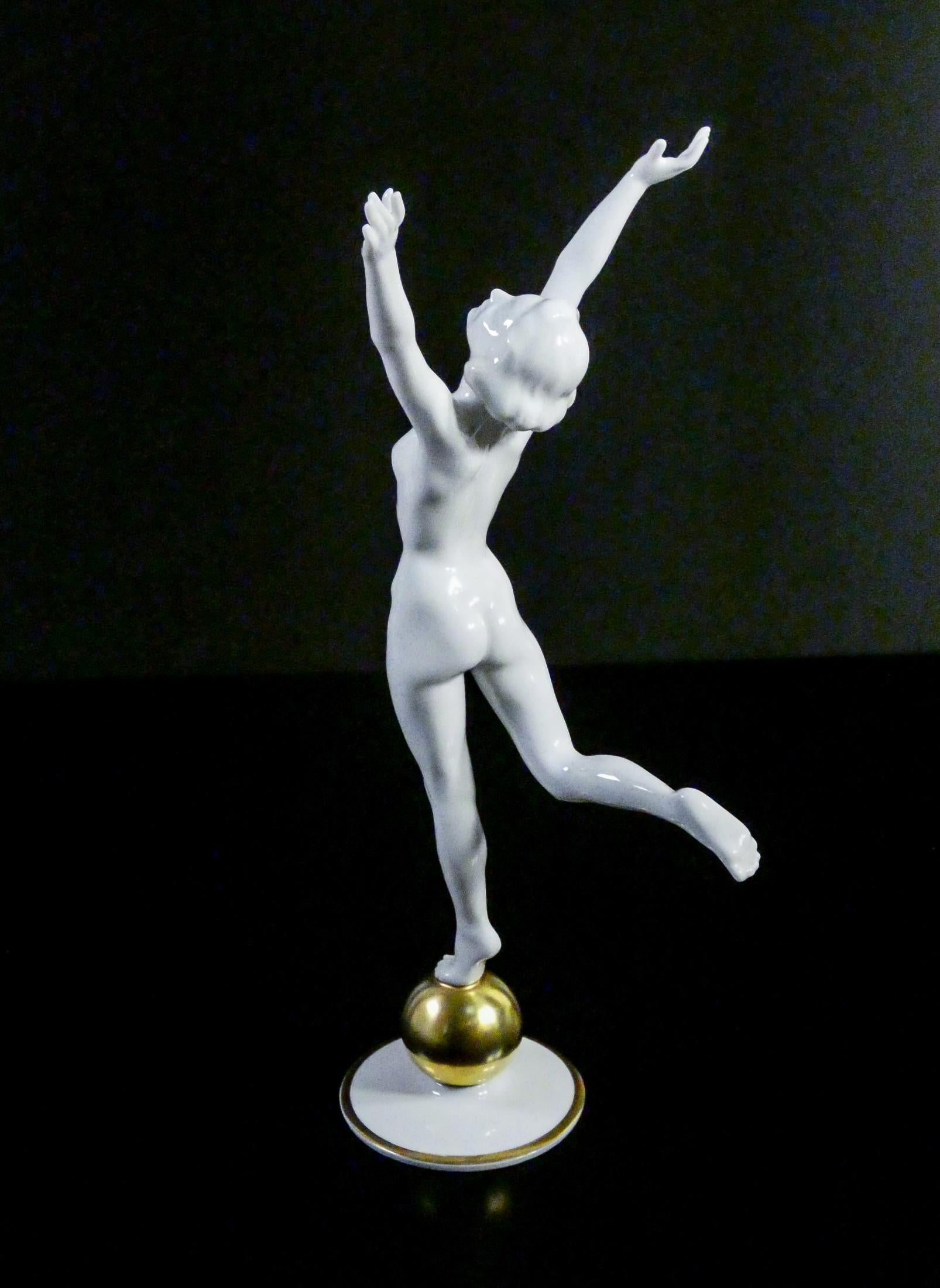 Porzellanskulptur von Karl TUTTER für Hutschenreuther. Sonnenkind. 1940s 1