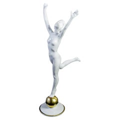 Porzellanskulptur von Karl TUTTER für Hutschenreuther. Sonnenkind. 1940s