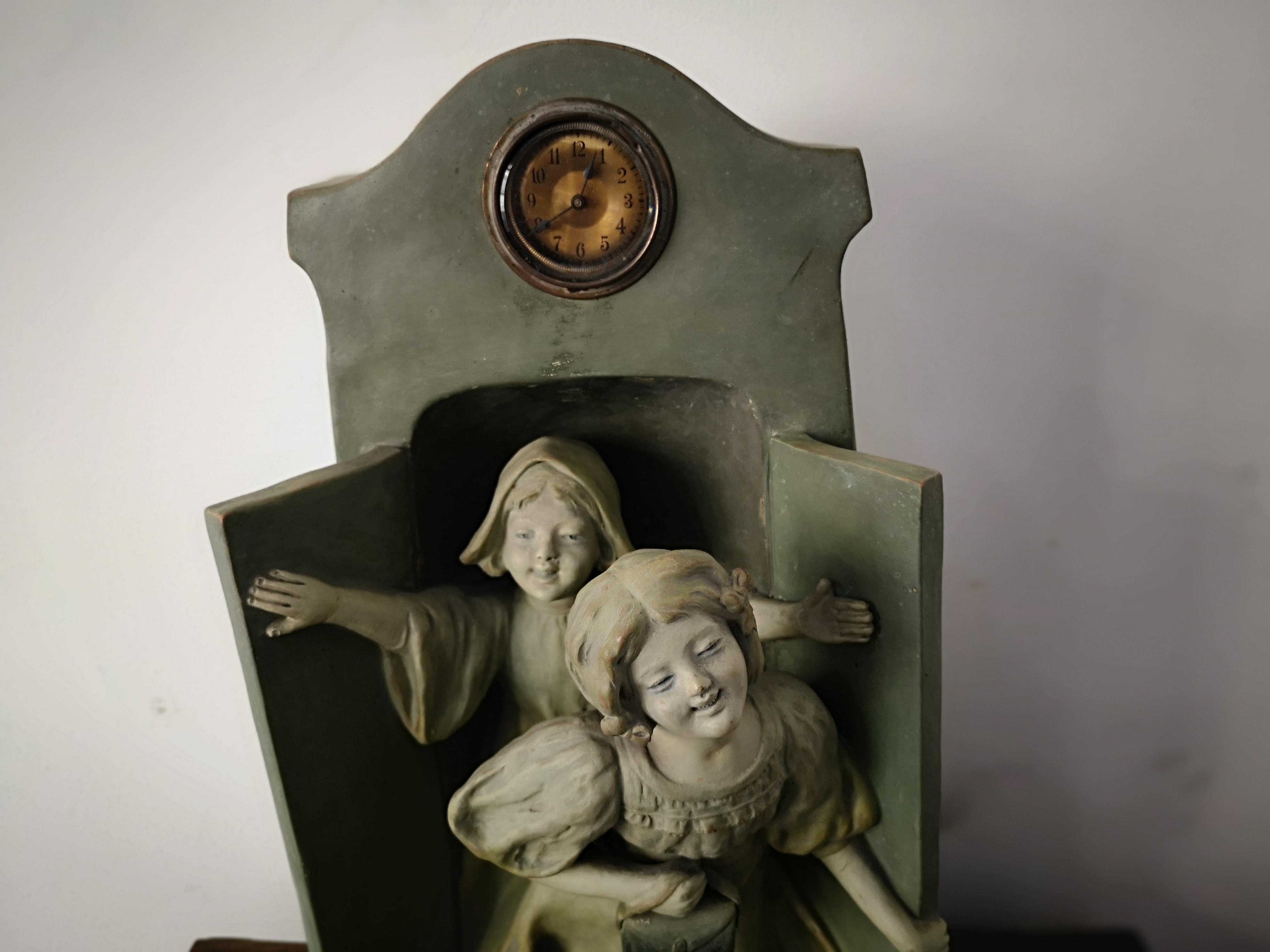Terracotta sculpture with children and clock, late 19th century In Fair Condition For Sale In Catania, IT