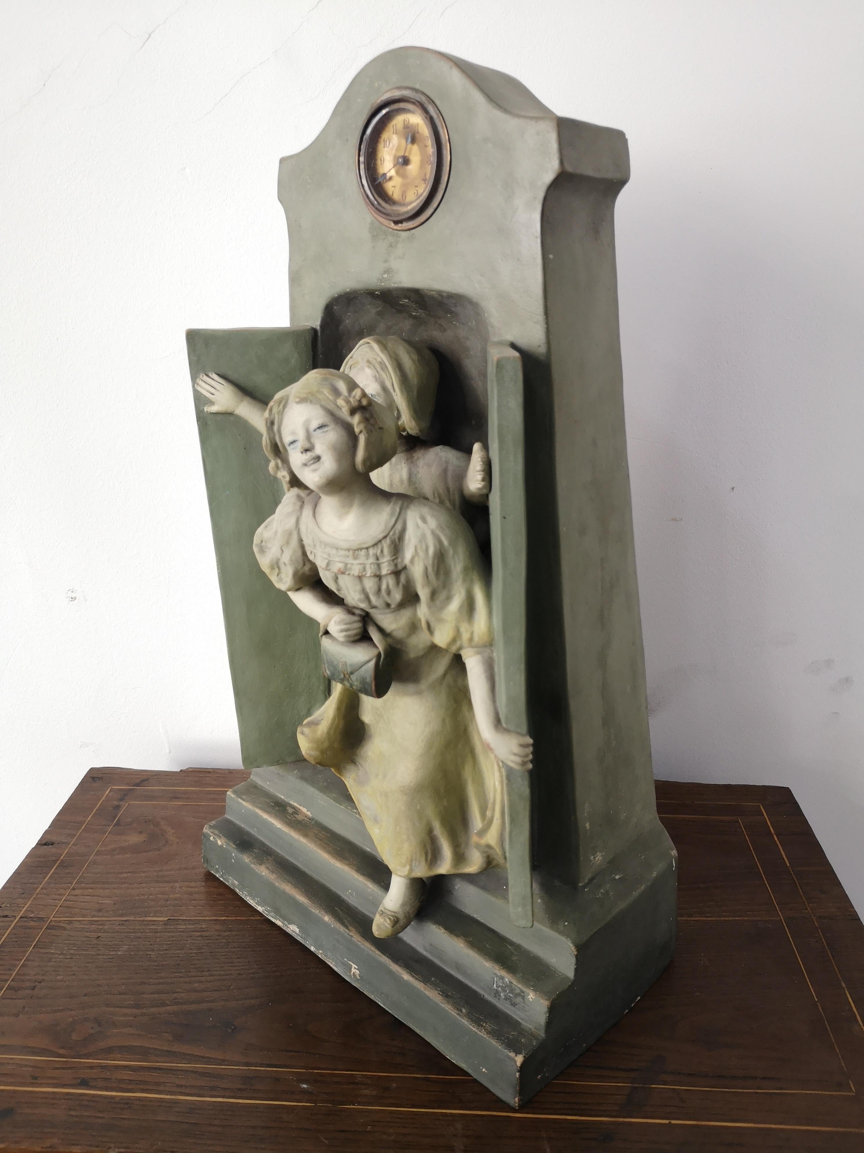 Sculpture en terre cuite avec des enfants et une horloge, fin du 19e siècle en vente 3