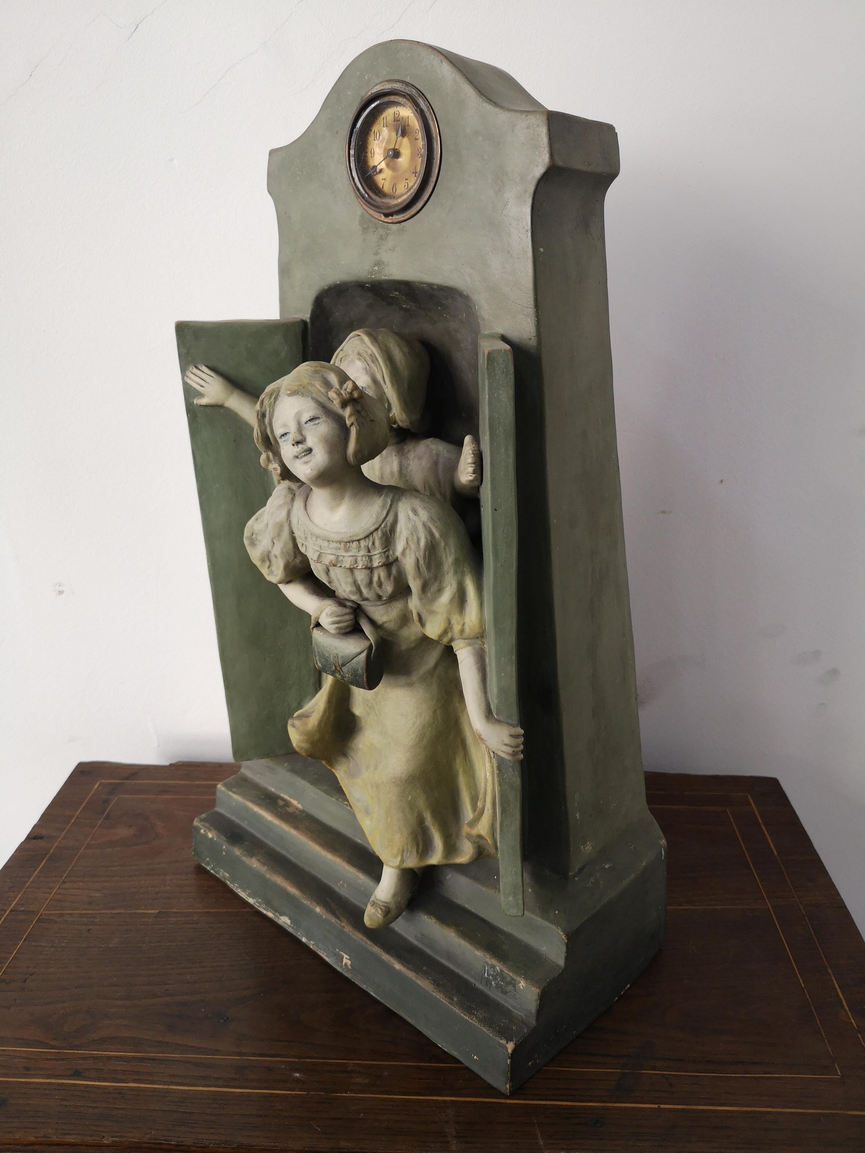 Sculpture en terre cuite avec des enfants et une horloge, fin du 19e siècle en vente 4