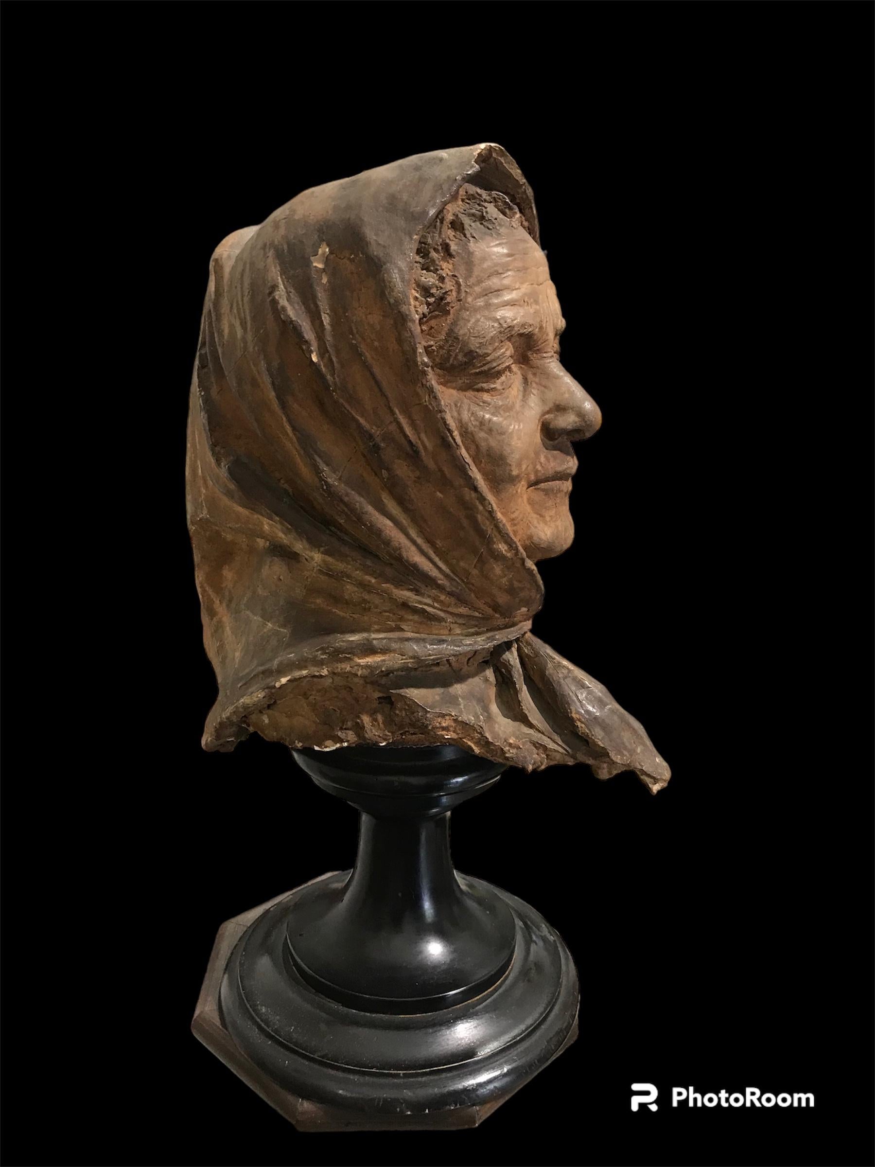 Italian Scultura in terracotta raffigurante donna anziana firmate Giuseppe Renda in vendita