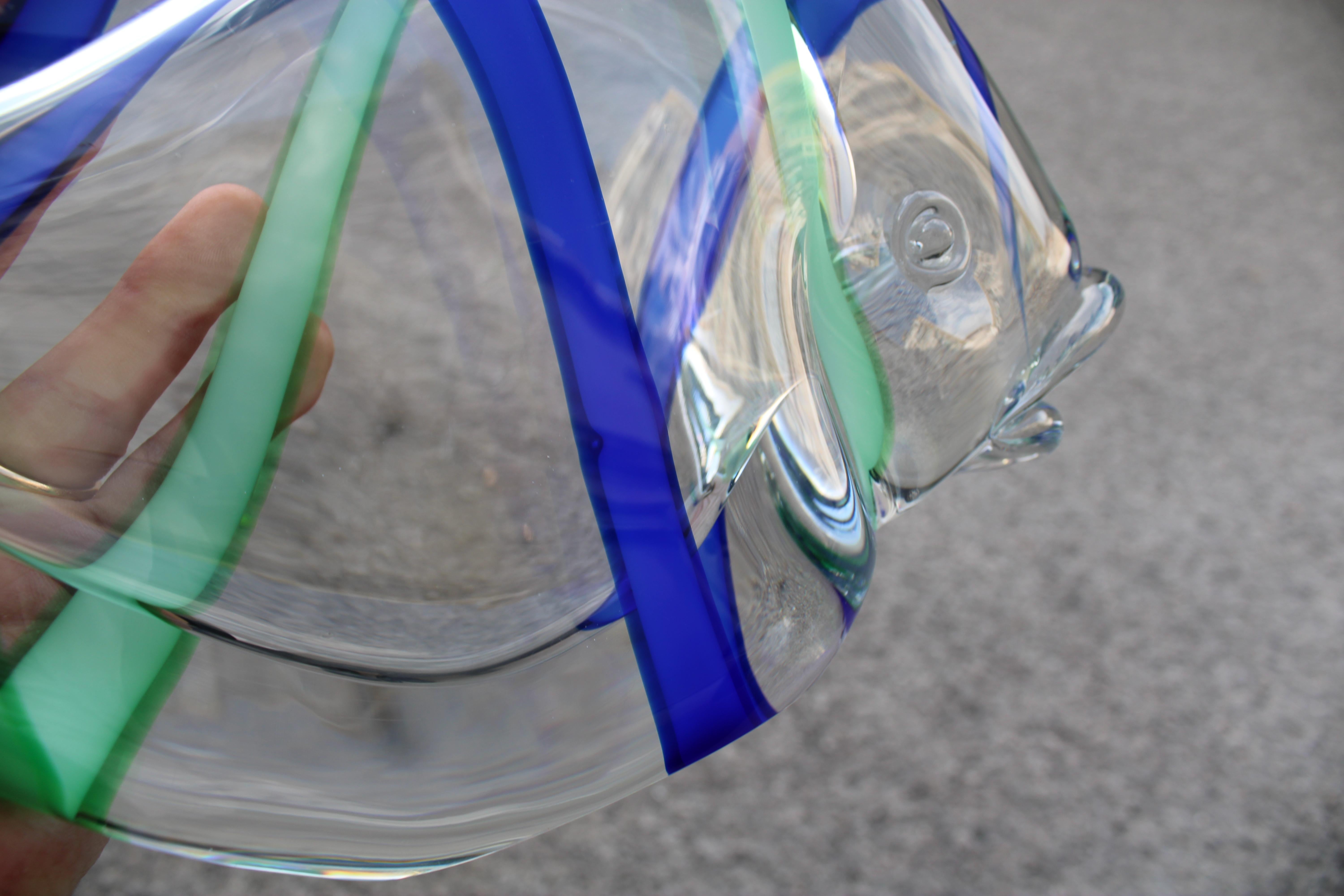 1970 Sculpture en verre de Murano en forme de poisson avec des couleurs bleues et jaunes en vente 3
