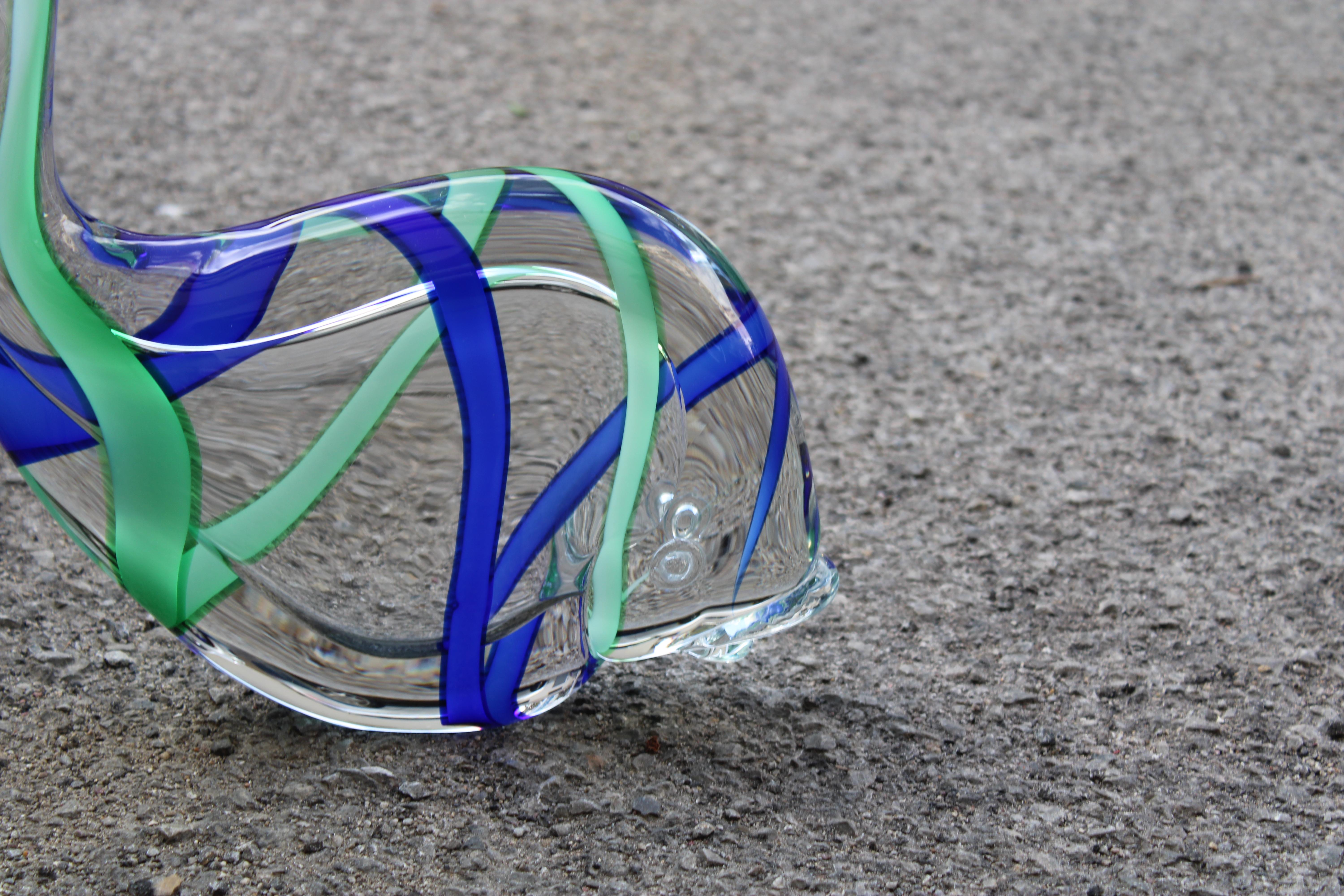 Mid-Century Modern 1970 Sculpture en verre de Murano en forme de poisson avec des couleurs bleues et jaunes en vente