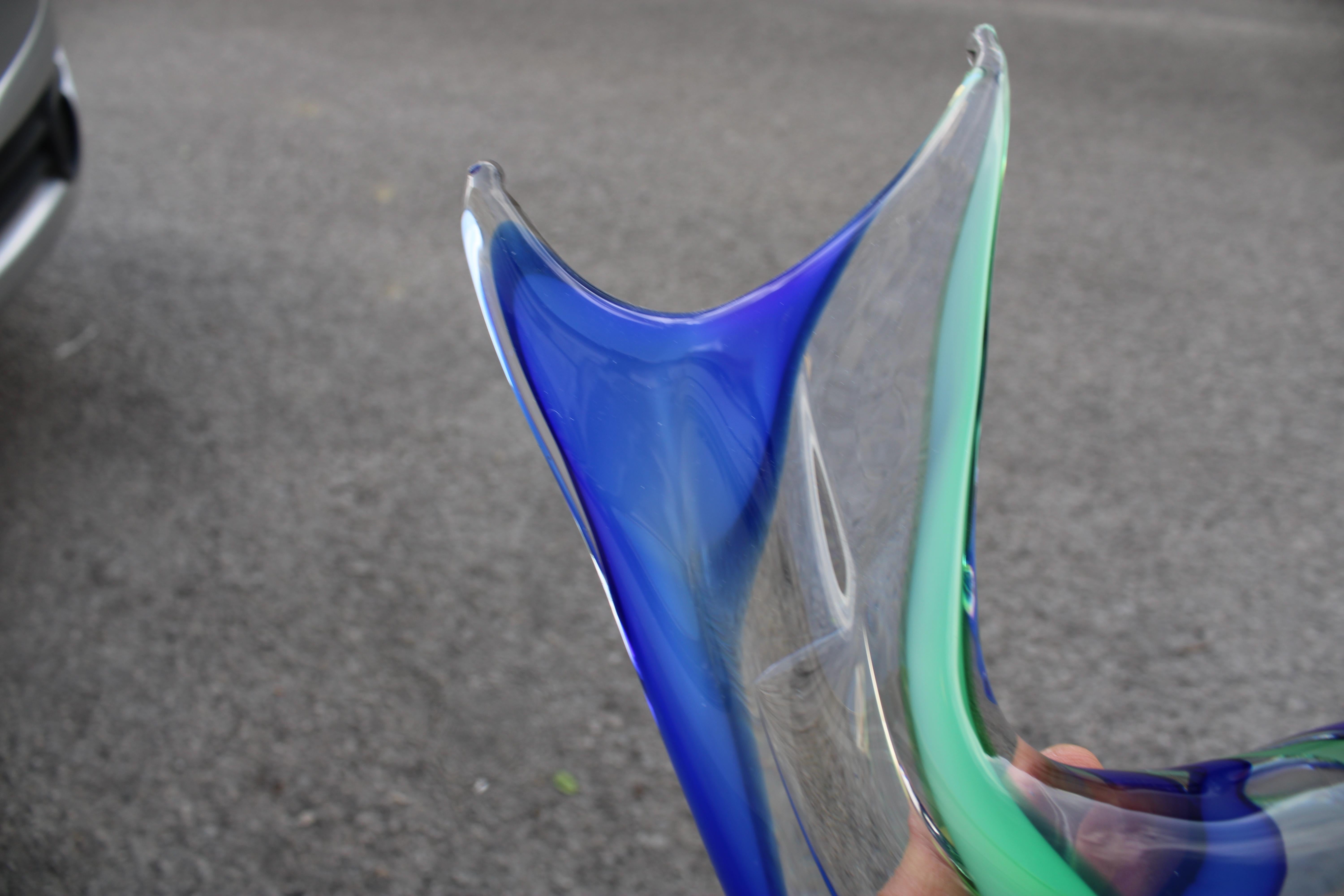 1970 Sculpture en verre de Murano en forme de poisson avec des couleurs bleues et jaunes en vente 1