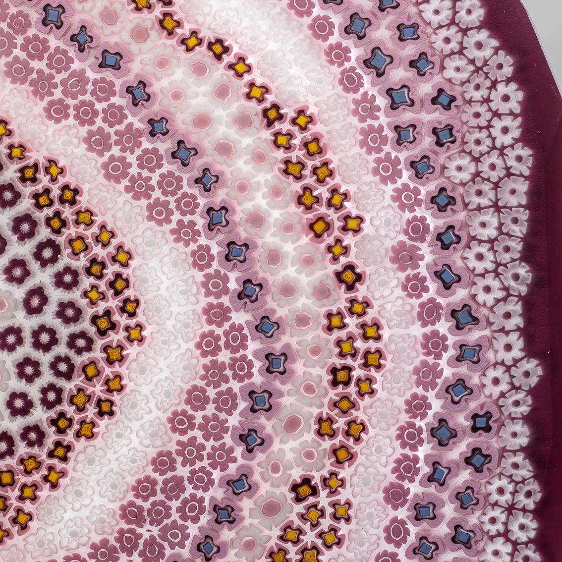This stunning Murano glass sculpture, created in collaboration with the Kanz architectural firm, is a numbered, limited-edition piece that represents made-in-Italy luxury and the preciousness of Murano glass. Created using the 