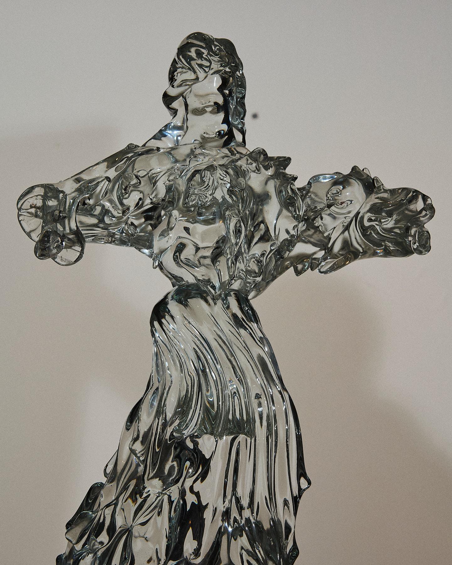 Escultura incolora de cristal de Murano fechada en 1960 y firmada en punta por Gino Cenedese, para la cristalería Cenedese. Perfecto estado.