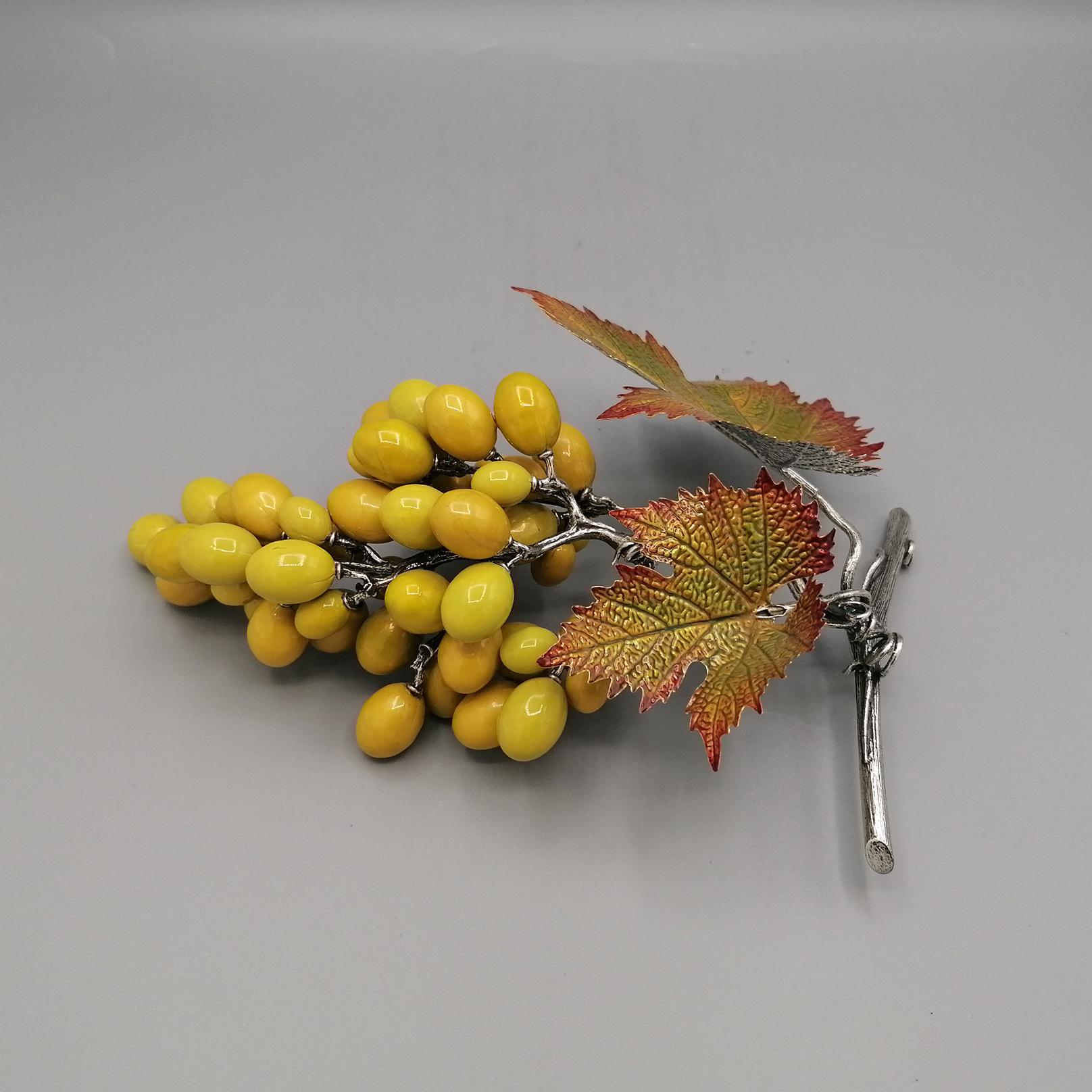 Italian grape bunch sculpture in solid 925 Sterling silver with enamels In New Condition For Sale In VALENZA, IT