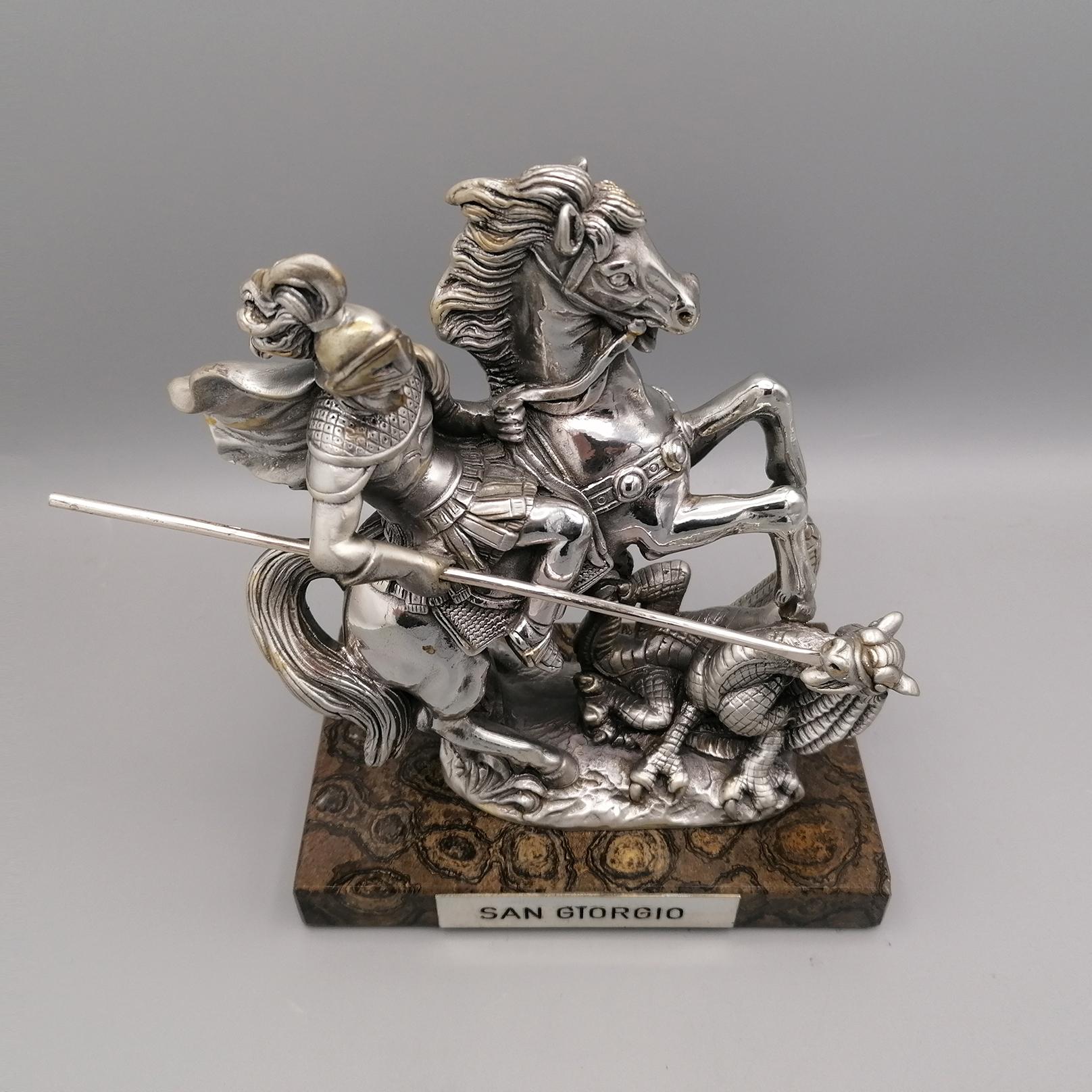 Scultura italiana laminata argento raffigurante San Giorgio che uccide il drago en venta 4