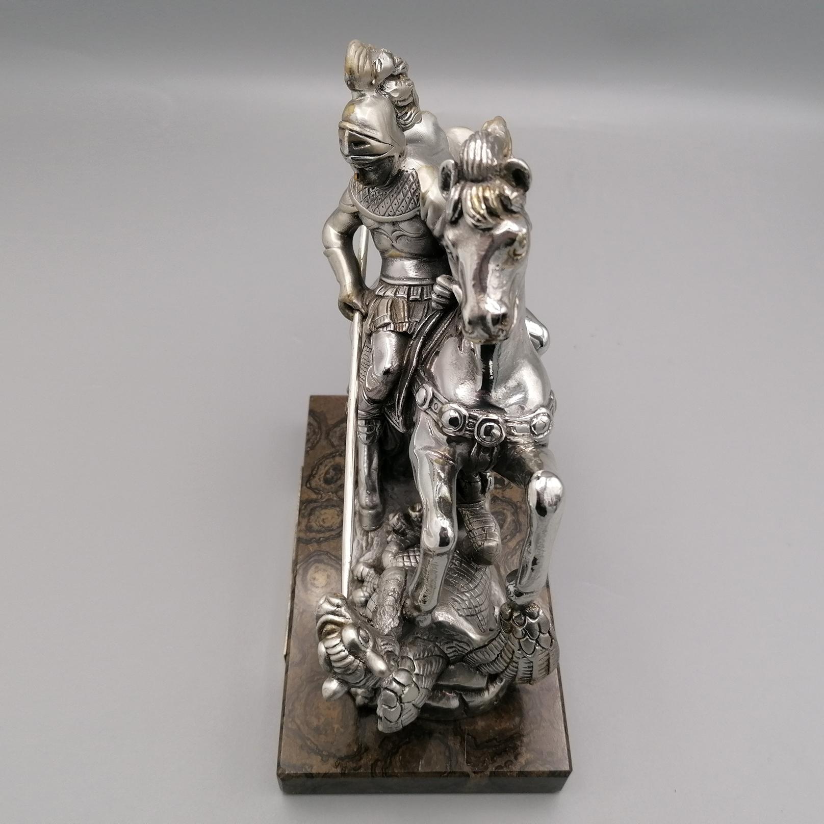 Scultura italiana laminata argento raffigurante San Giorgio che uccide il drago en venta 5