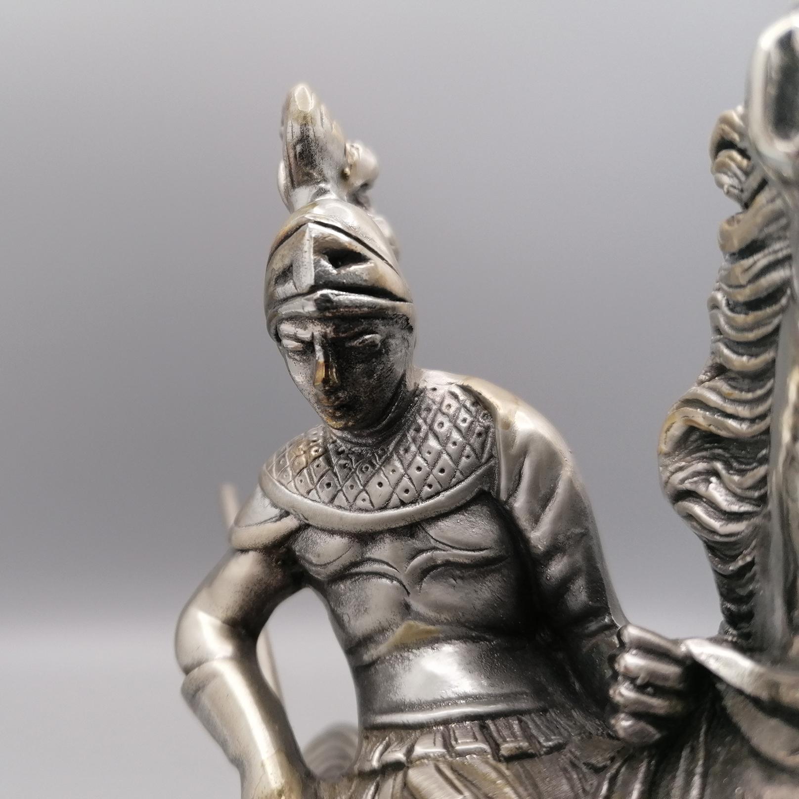 Scultura italiana laminata argento raffigurante San Giorgio che uccide il drago en venta 6