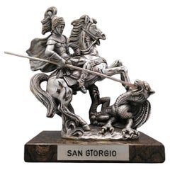Scultura italiana laminata argento raffigurante San Giorgio che uccide il drago