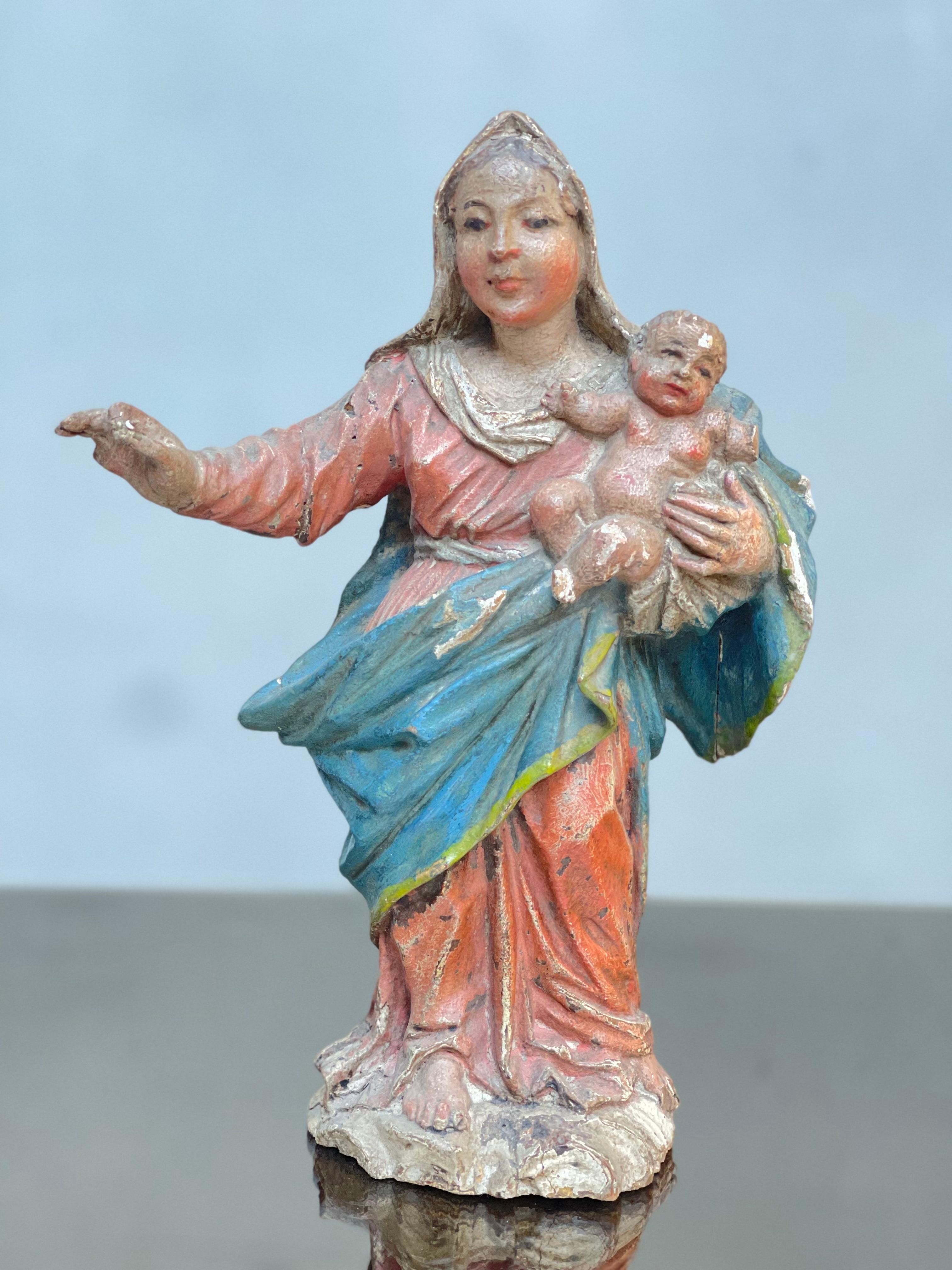 Periodo	1700

Paese di produzione	Italia


Stato	Molto buono 

Materiale	legno

Colore	policroma

Larghezza	16 cm
Profondità	9 cm
Altezza	27 cm