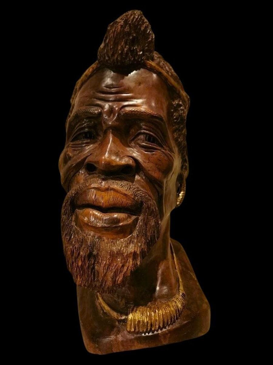 Wooden Sculpture of the 19th century: Head of African with Gilded Decorations For Sale 5