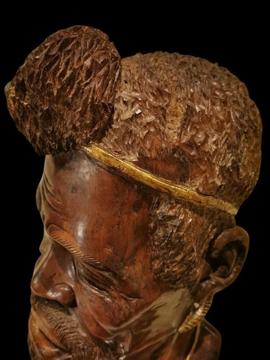 Wooden Sculpture of the 19th century: Head of African with Gilded Decorations For Sale 2
