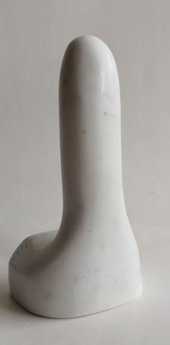 escultura "Misil de la Paz" de mármol blanco de Carrara -fabricada en Italia