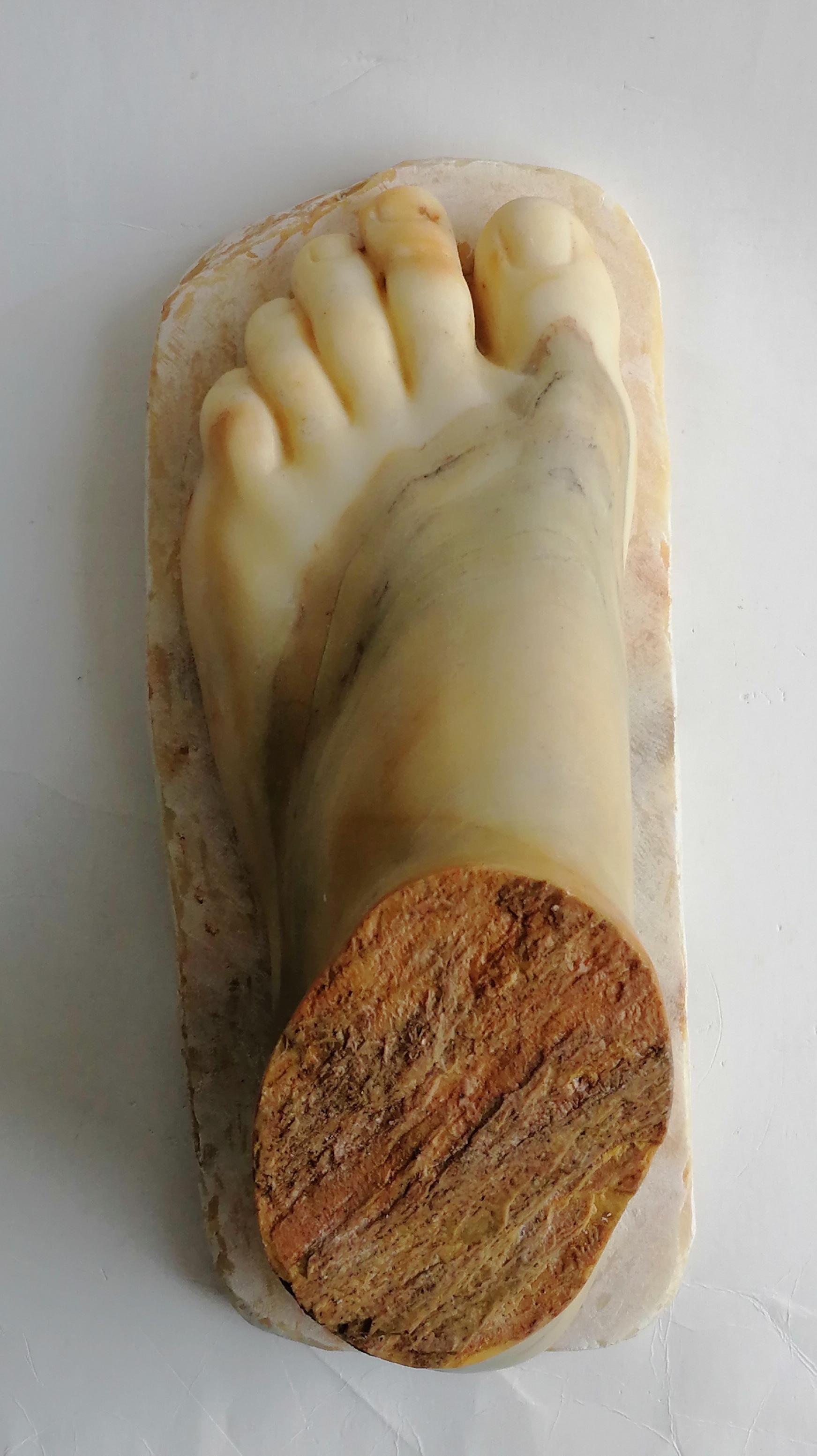 Scultura - piede classico in marmo giallo broccato di Siena- made in Italy In Good Condition For Sale In Tarquinia, IT