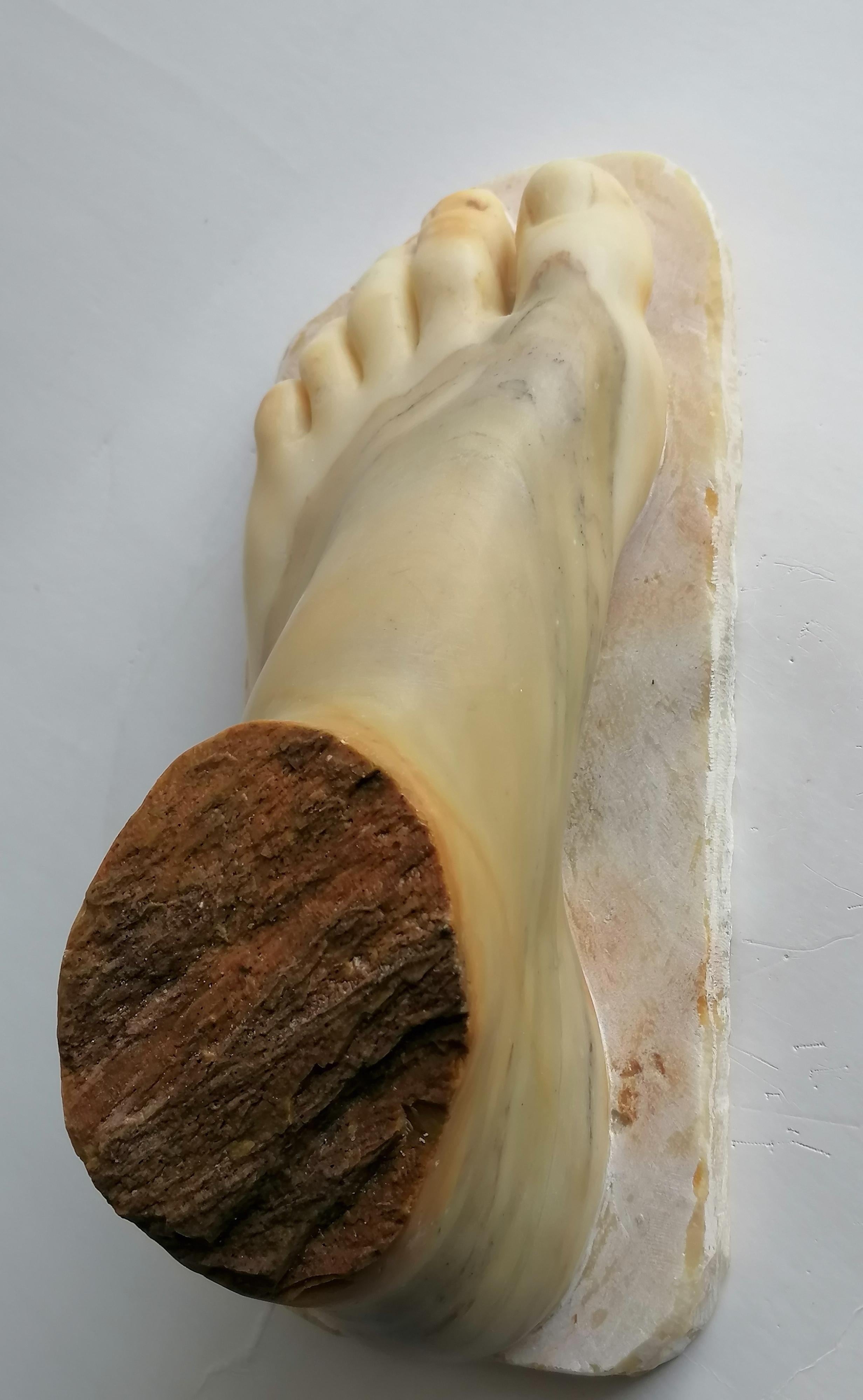 Siena Marble Scultura - piede classico in marmo giallo broccato di Siena- made in Italy For Sale