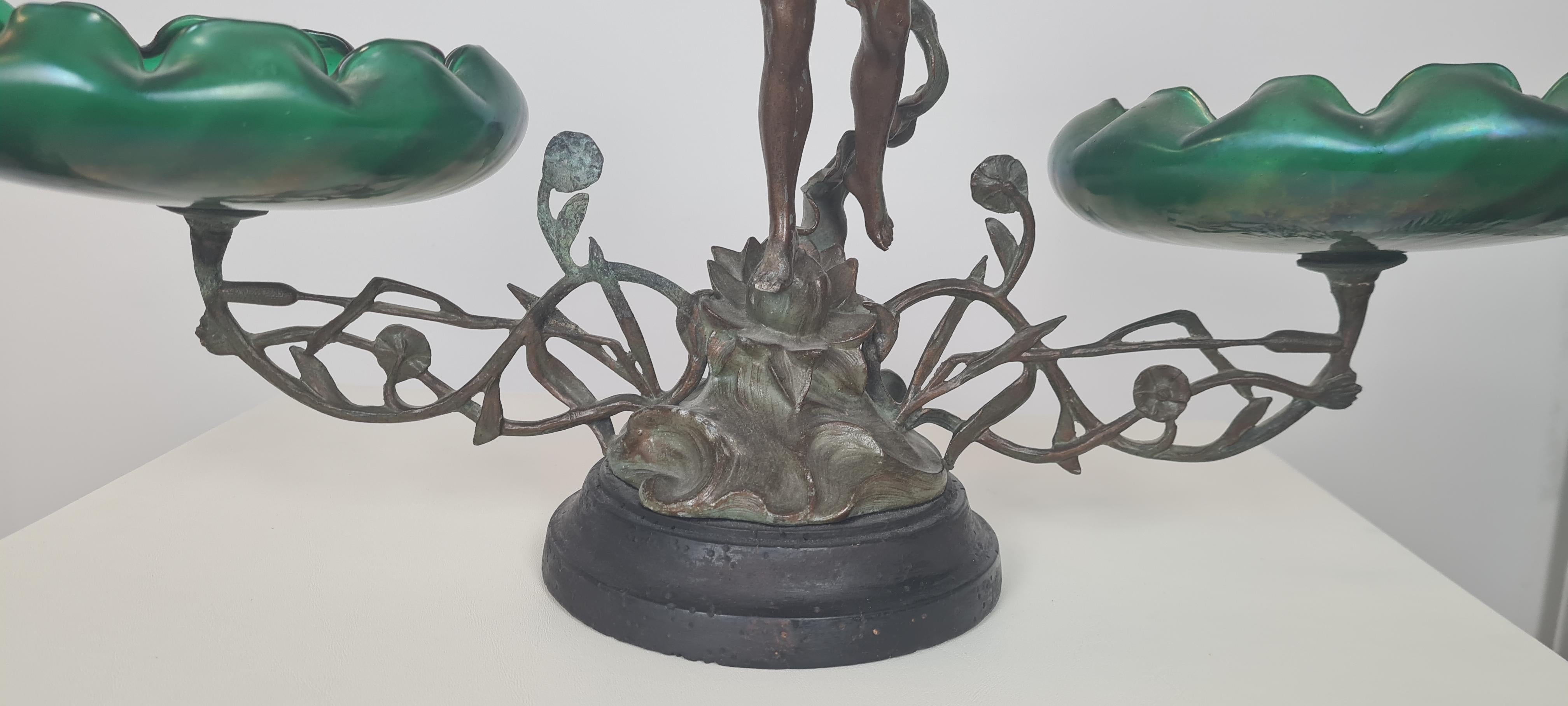 20th Century Scultura Putto alato Liberty in bronzo e vetro For Sale