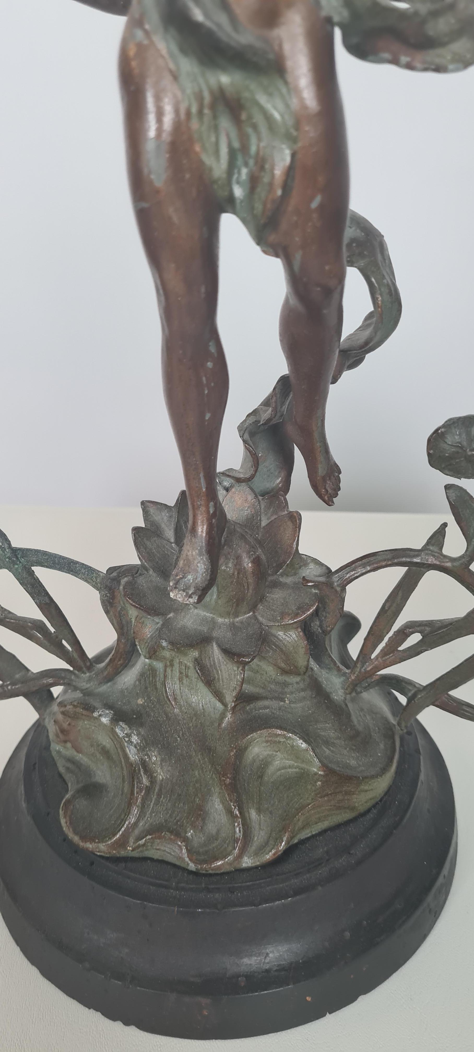 Bronze Scultura Putto alato Liberty in bronzo e vetro For Sale