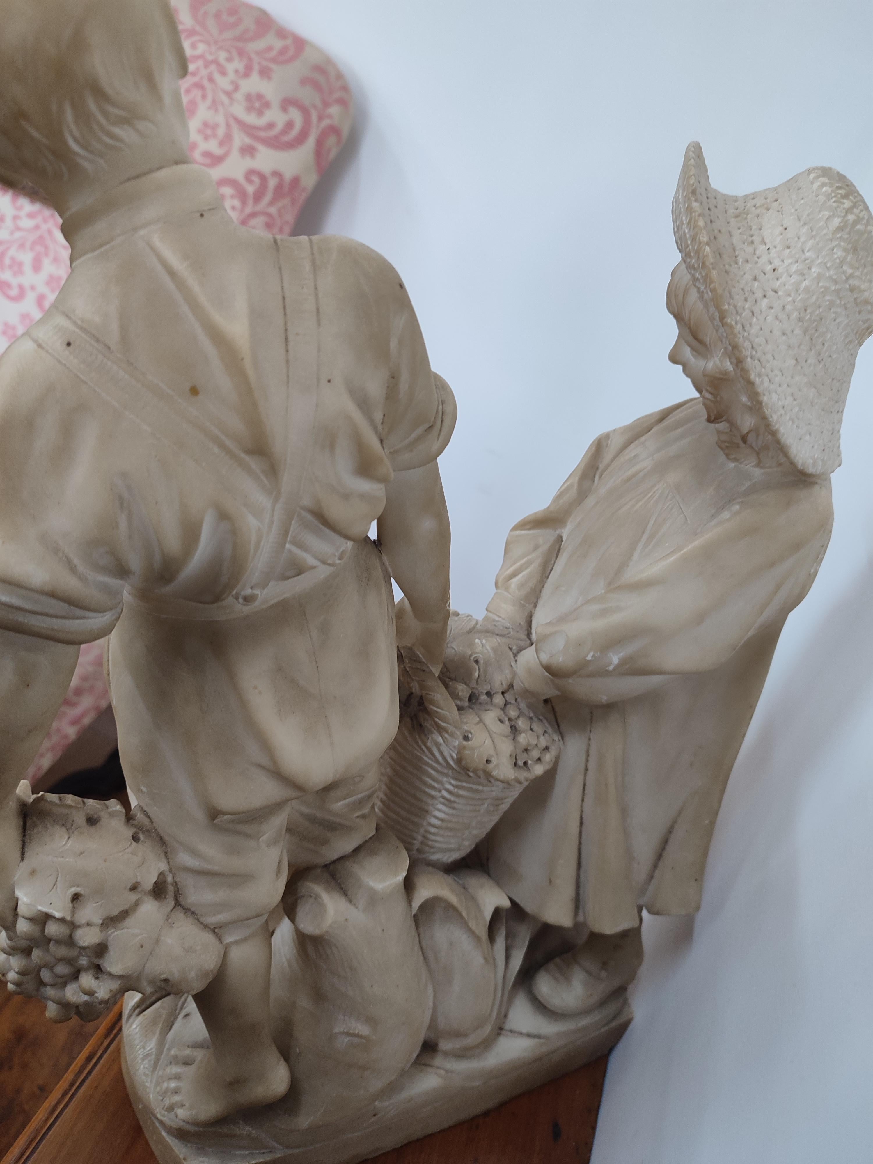 Skulptur, die ein Kinderpaar darstellt (French) im Angebot