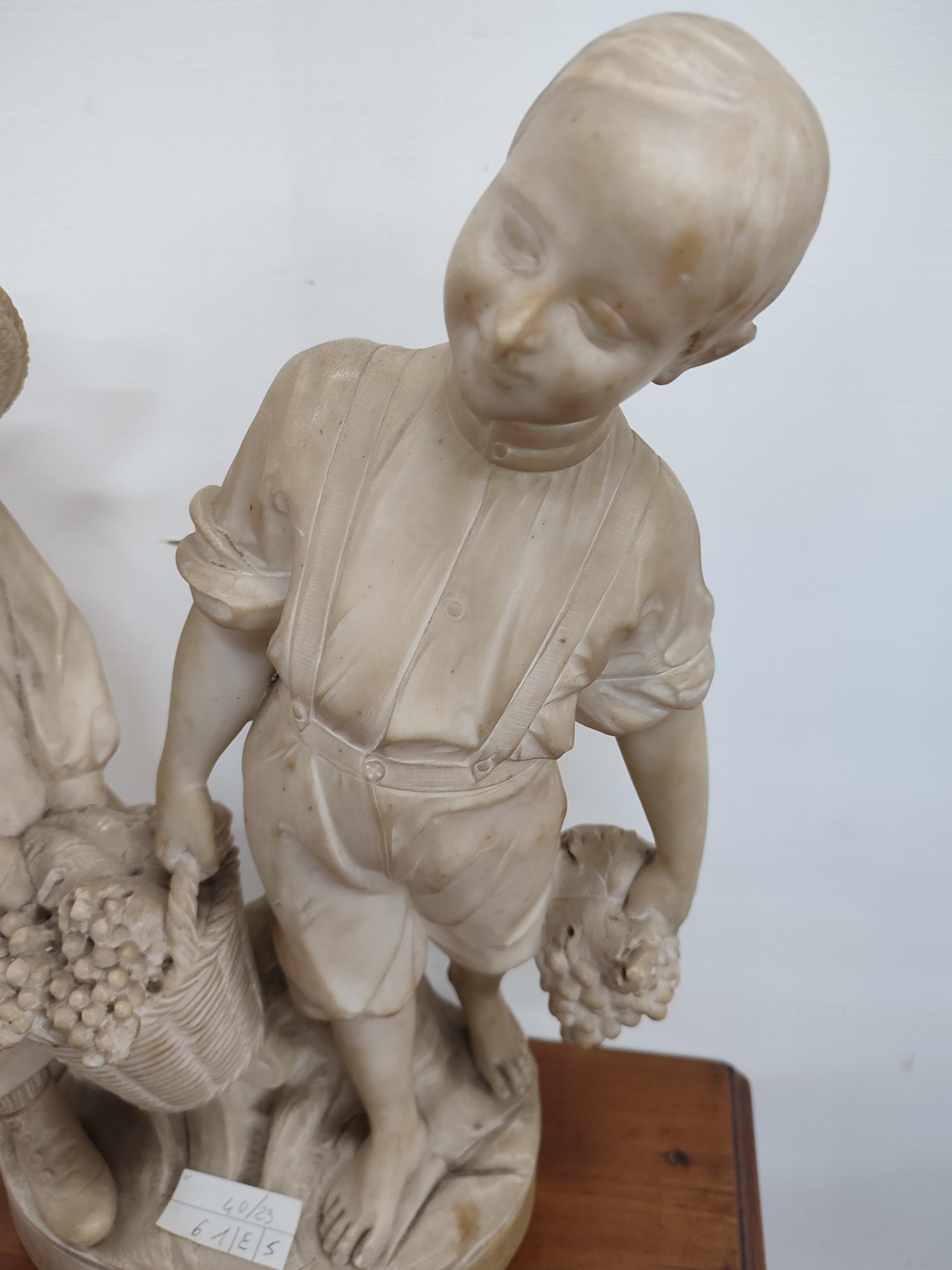 Skulptur, die ein Kinderpaar darstellt (Early 19th Century) im Angebot