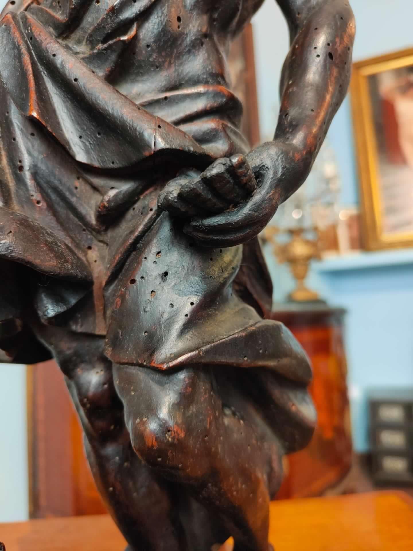 Skulptur mit der Darstellung des Heiligen Johannes des Täufers im Zustand „Gut“ im Angebot in Alba, IT