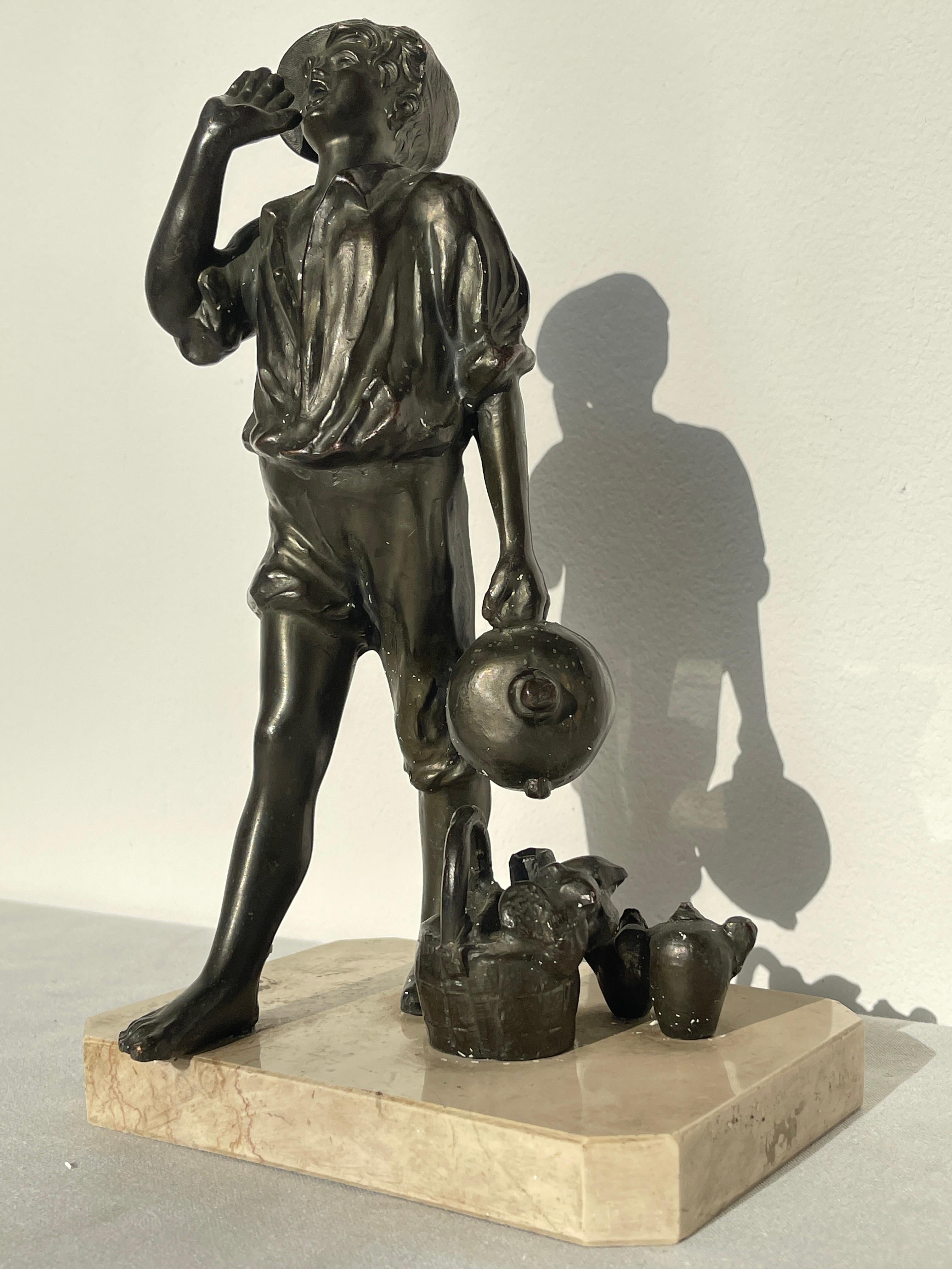 Skulptur Junge Wasser Verkäufer vintage 1950er Jahre Italienisch (Italian) im Angebot