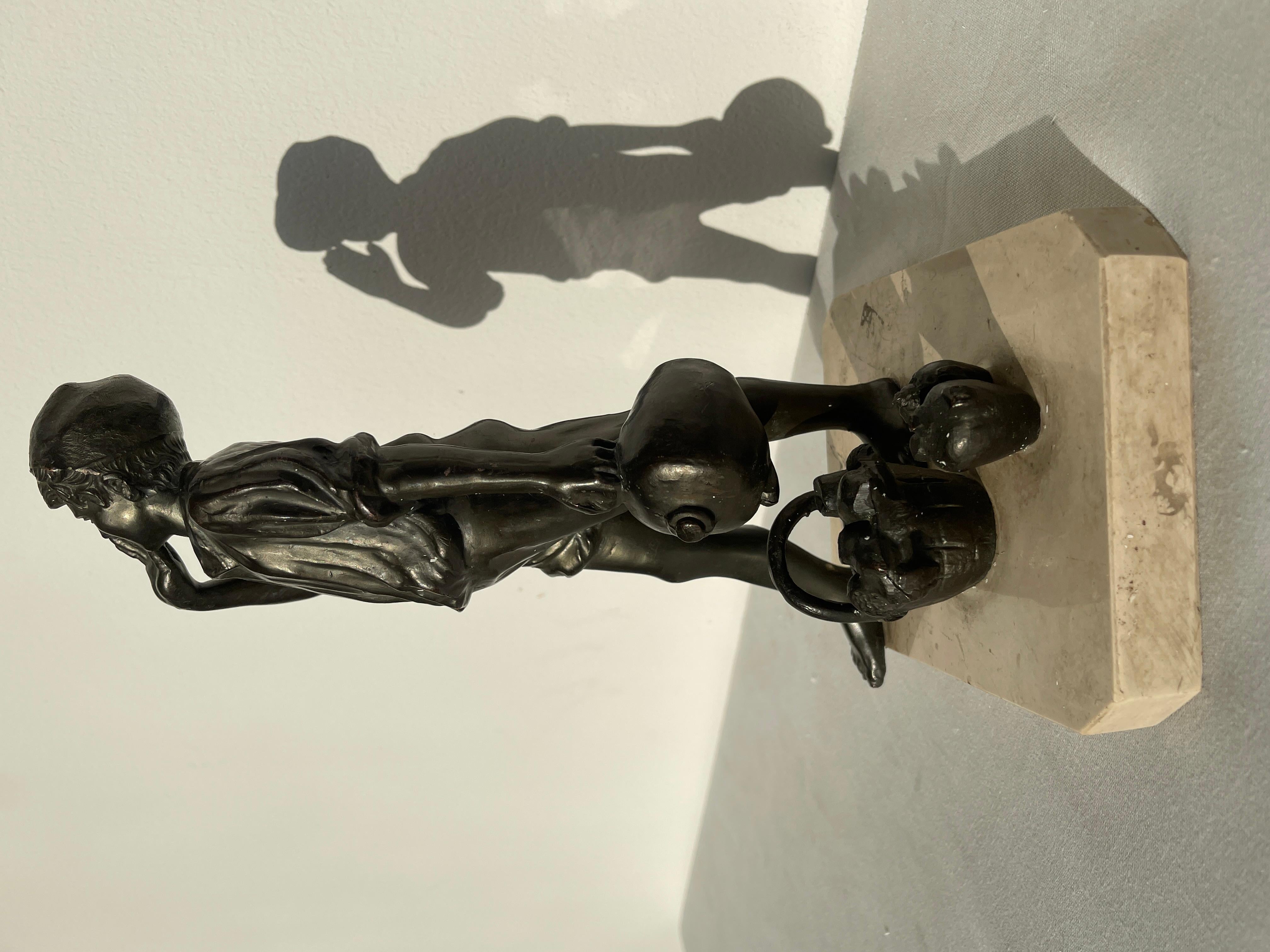 Skulptur Junge Wasser Verkäufer vintage 1950er Jahre Italienisch (20th Century) im Angebot