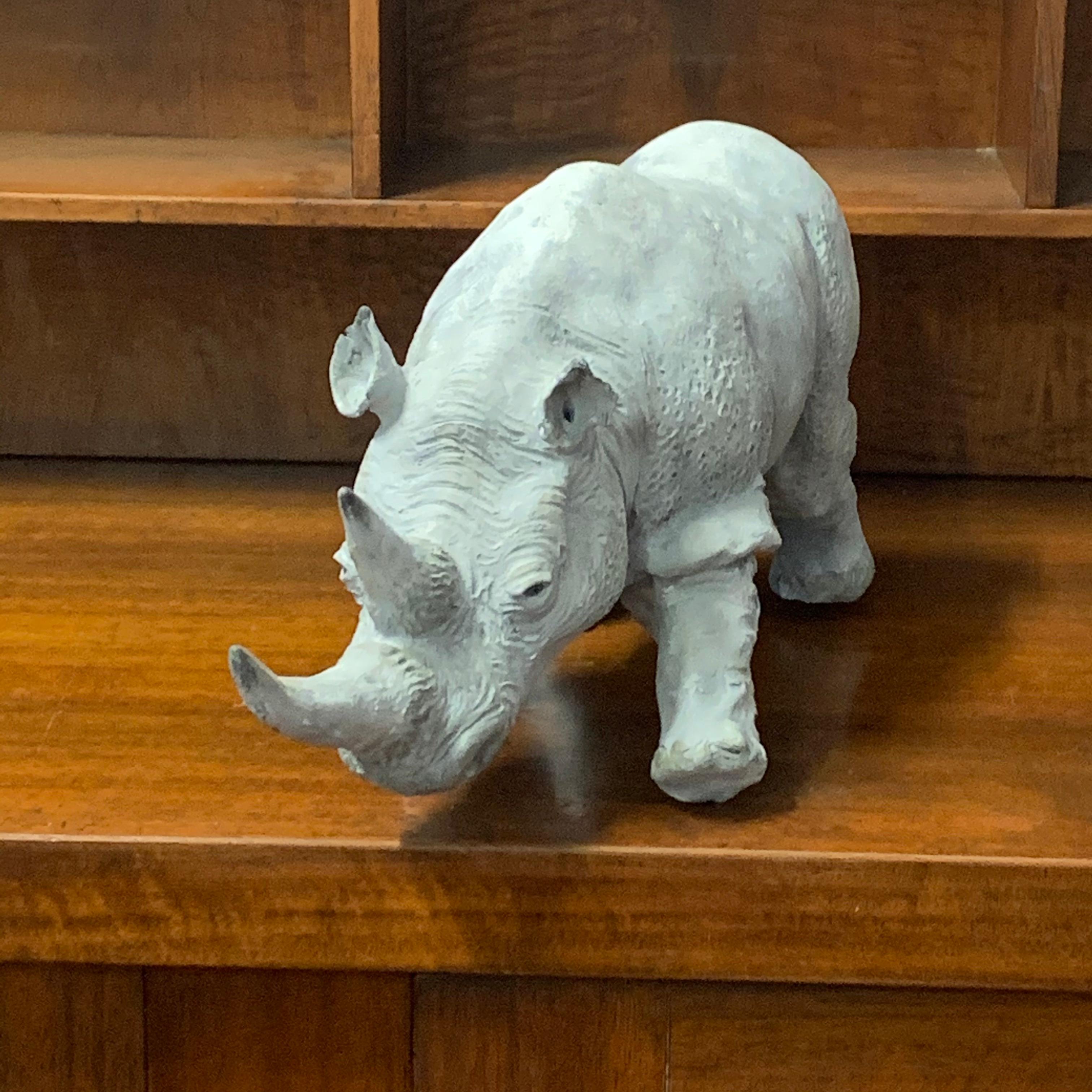 Escultura de cerámica de rinoceronte  Firmado Angelo Zanella y fechado en 2020 - Italia en Bueno estado para la venta en Milano, IT
