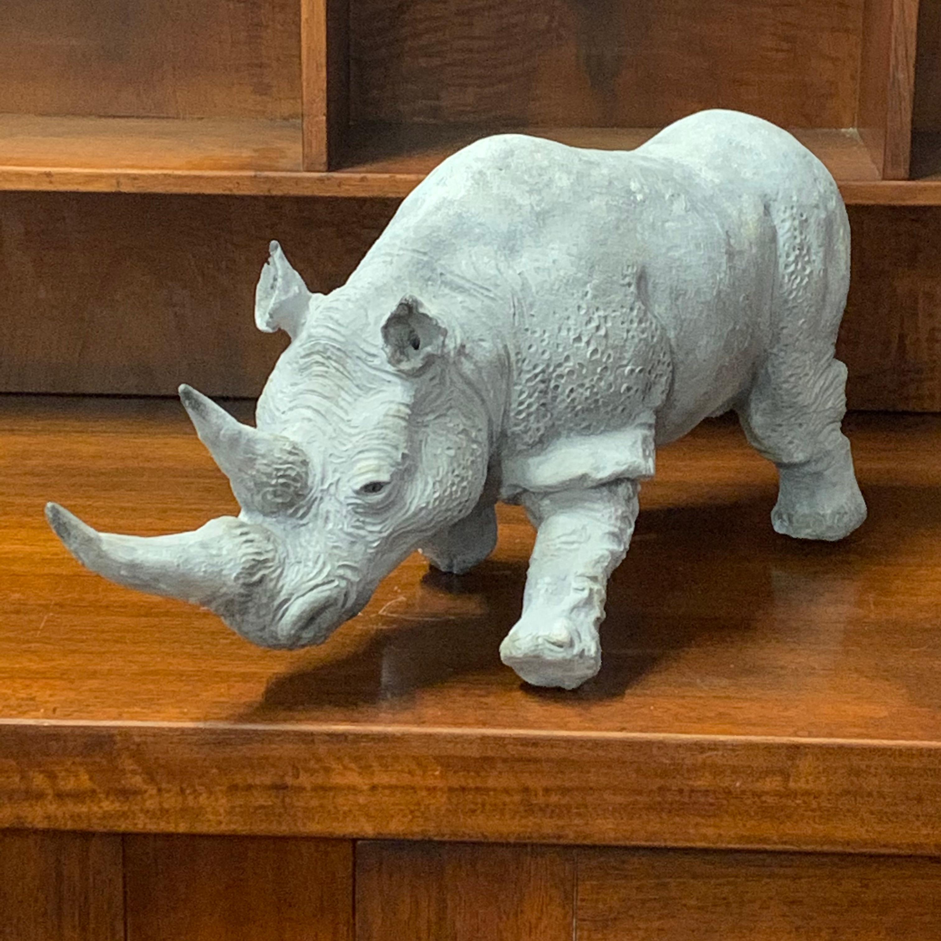 Escultura de cerámica de rinoceronte  Firmado Angelo Zanella y fechado en 2020 - Italia Contemporáneo en venta