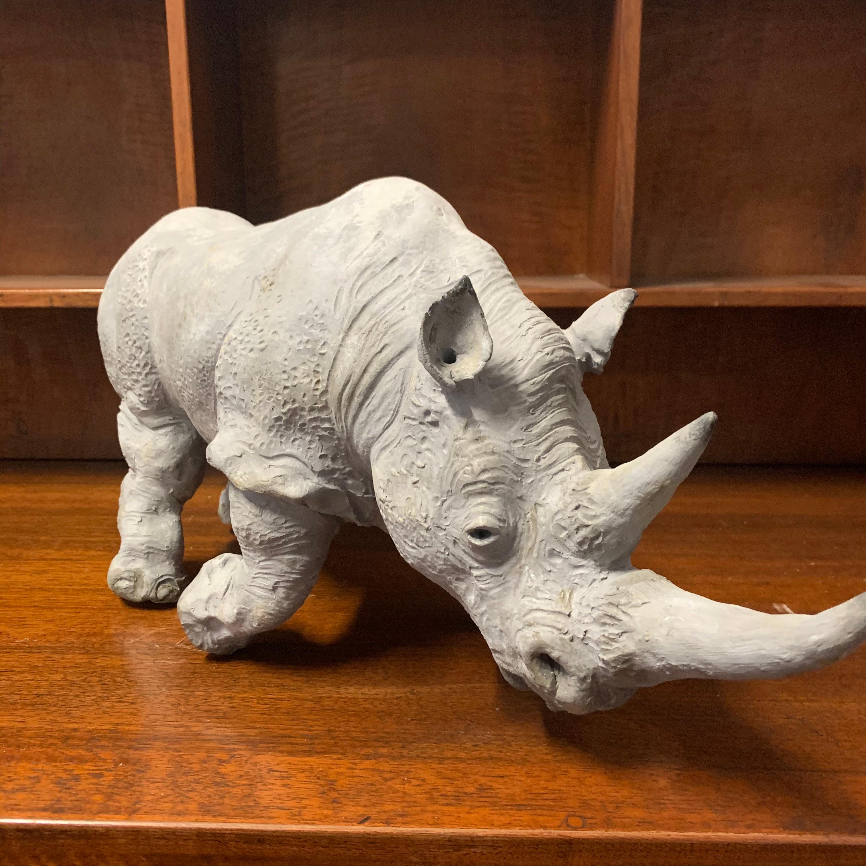 Escultura de cerámica de rinoceronte  Firmado Angelo Zanella y fechado en 2020 - Italia en venta 2