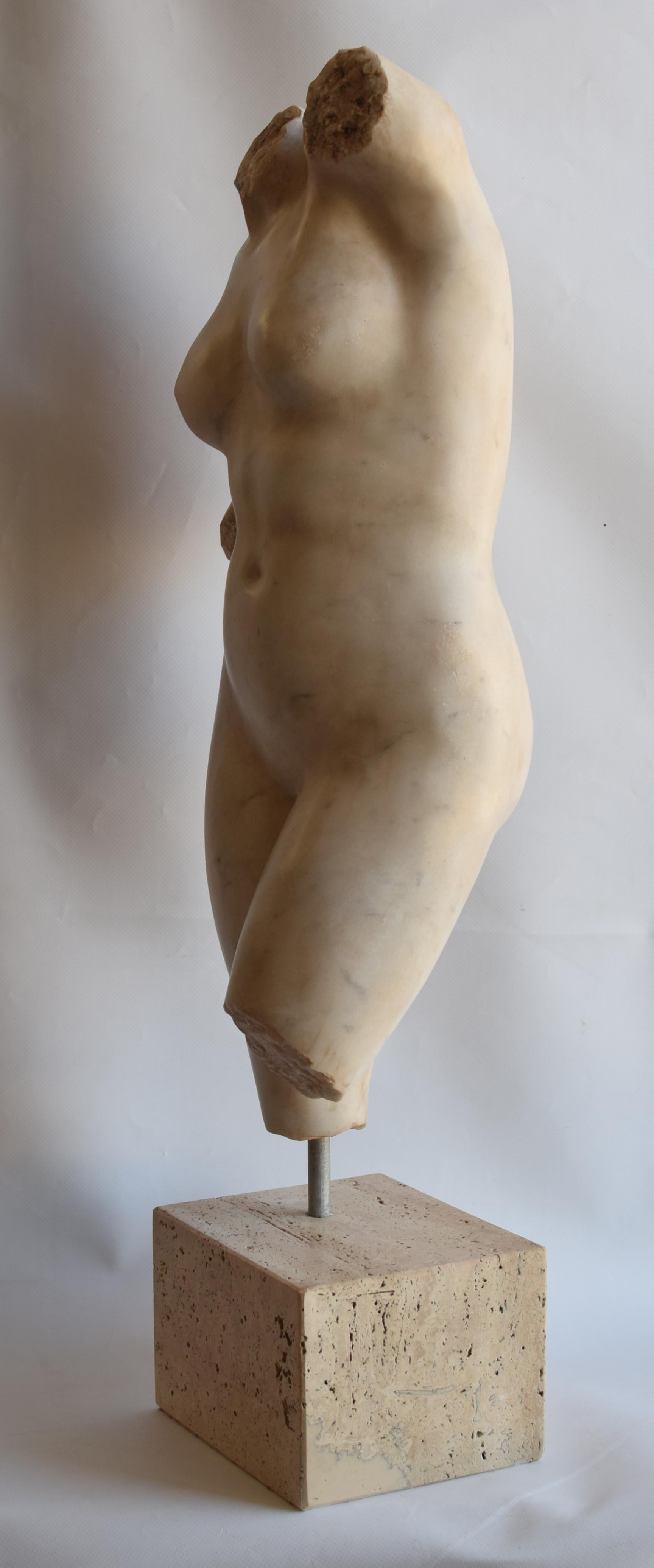 Greco-romano Scultura torso femminile su marmo bianco Carrara -made in Italy originale in vendita