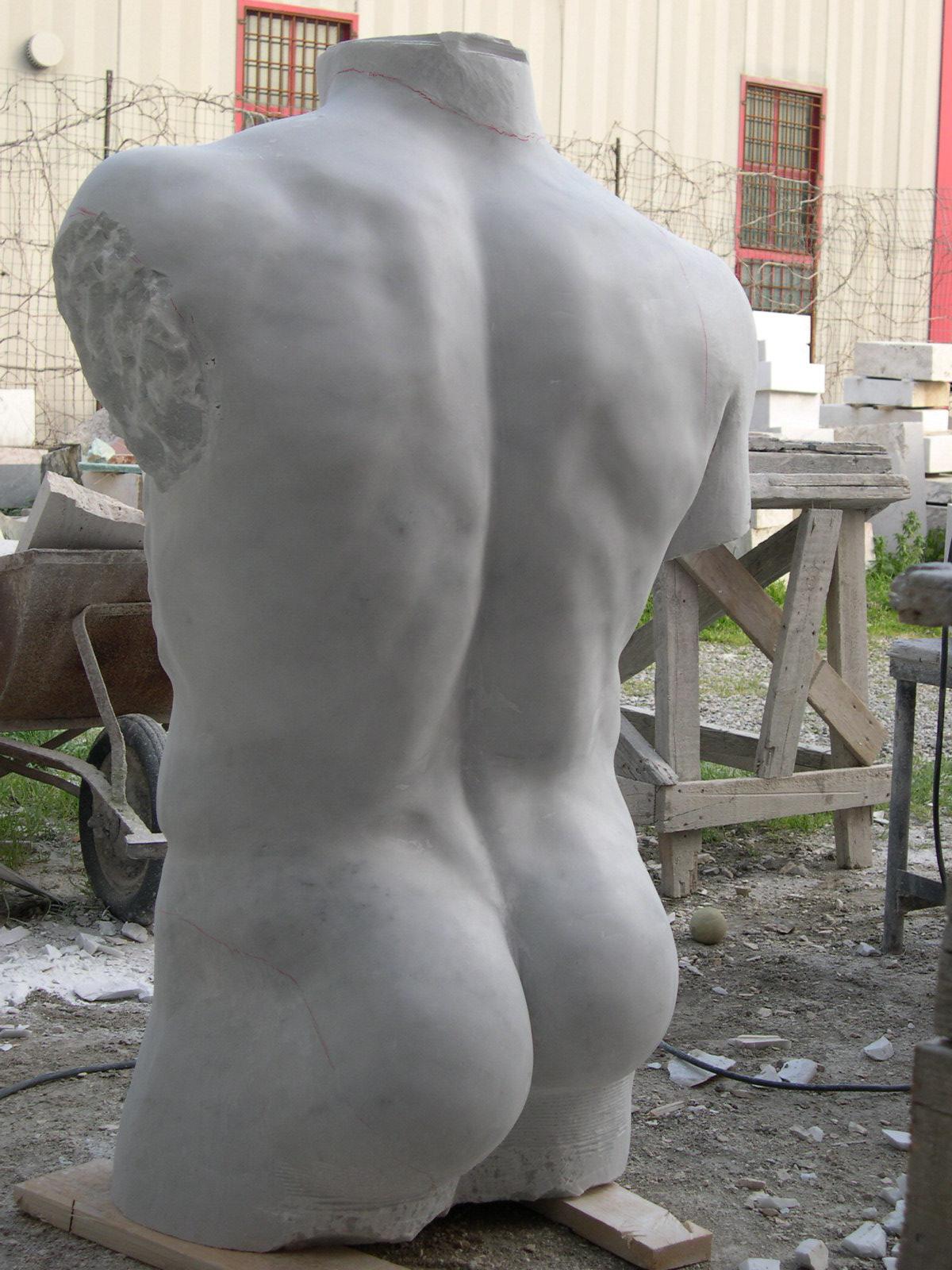 scultura Torso maschile classico- hergestellt in Italien (Carrara-Marmor) im Angebot