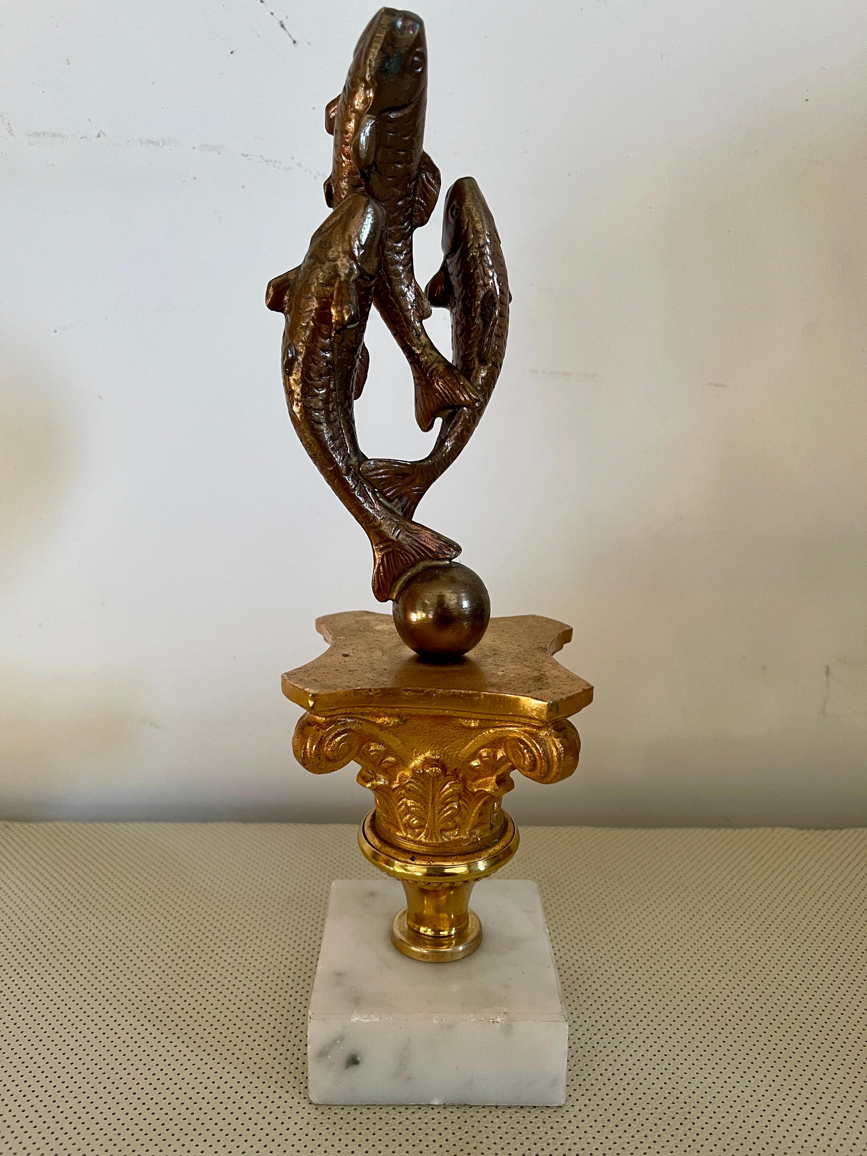 Escultura trofeo de pesca de época italiana del siglo XX en bronce y mármol Italian en venta