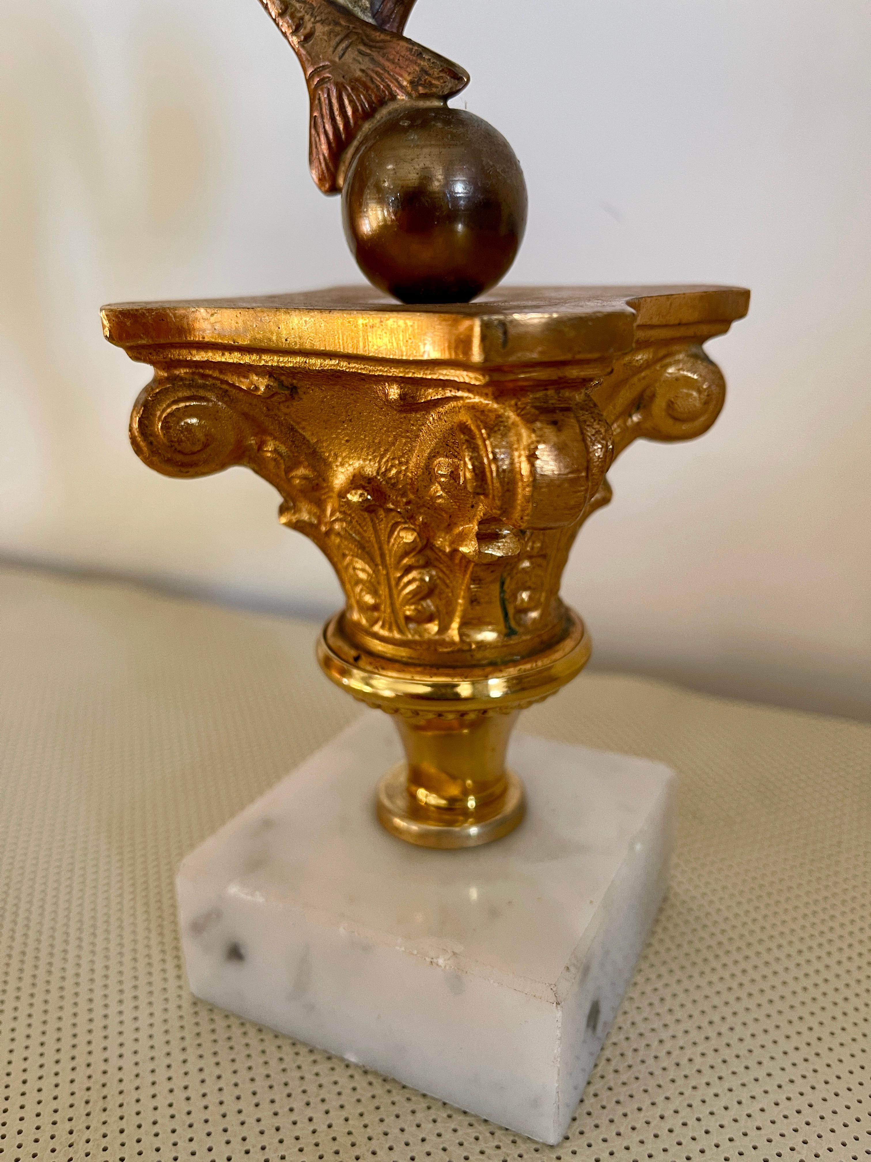 Escultura trofeo de pesca de época italiana del siglo XX en bronce y mármol en Bueno estado para la venta en Cantù, IT