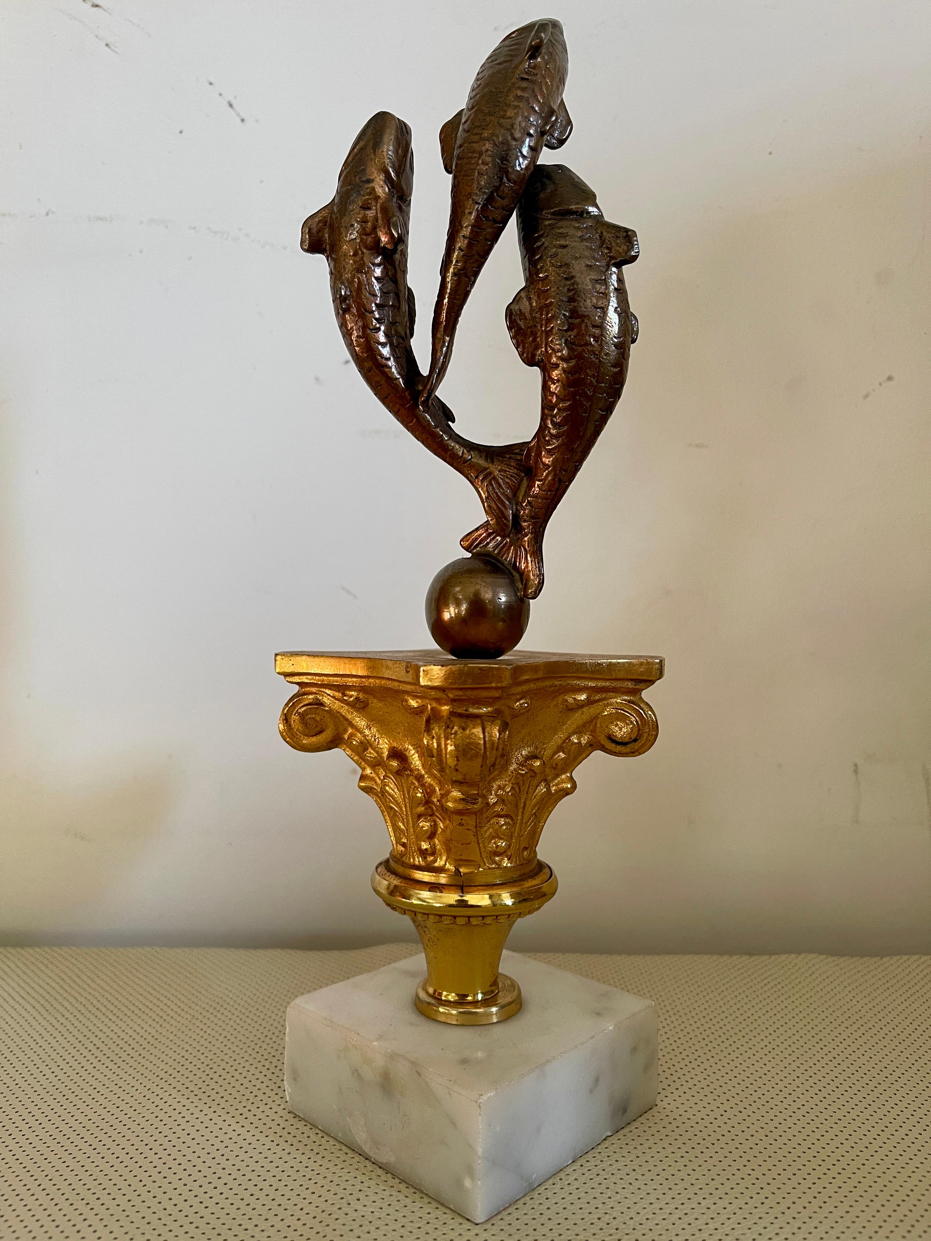 Escultura trofeo de pesca de época italiana del siglo XX en bronce y mármol en venta 1